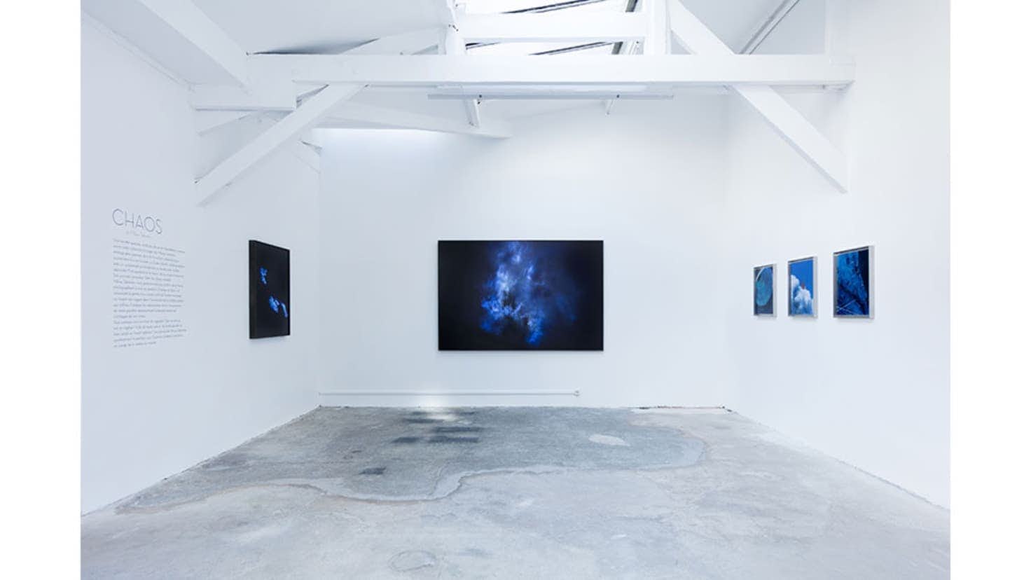 「CHAOS」（Clémentine de la Féronnière、パリ、2018）での展示風景