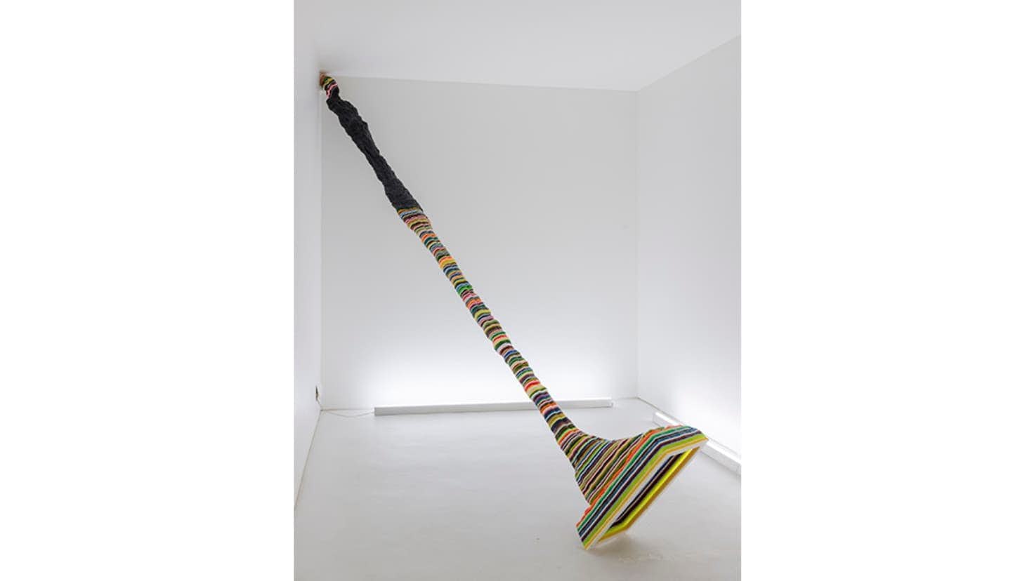 袴田京太朗　立つ女—複製　2点組の1点　2016　void+（東京）での展示風景　撮影＝森政俊