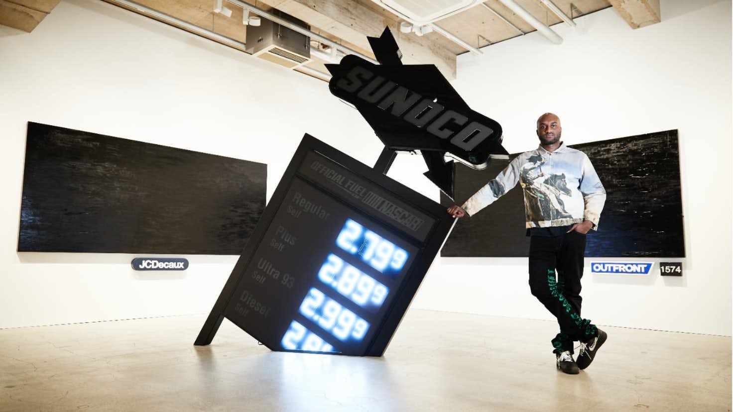 個展「"PAY PER VIEW"」（Kaikai Kiki Gallery）でのヴァージル・アブロー　撮影＝稲葉真