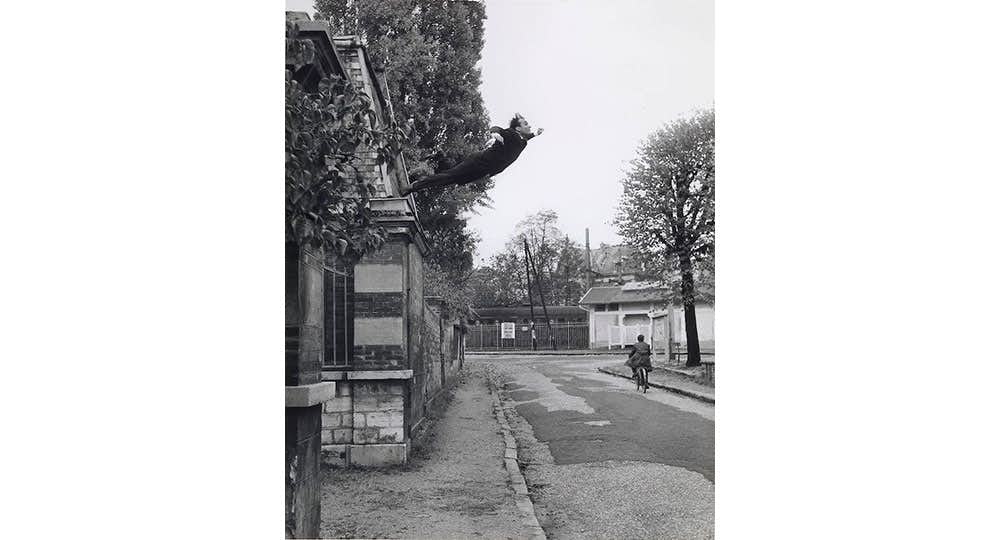 時を超えるイヴ・クラインの想像力―不確かさと非物質的なるもの（金沢21世紀美術館）｜美術手帖