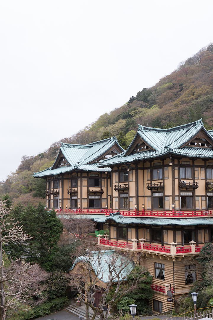 富士屋ホテルの営繕さん Lixilギャラリー 美術手帖 富士屋ホテルの営繕さん Lixilギャラリー 美術手帖