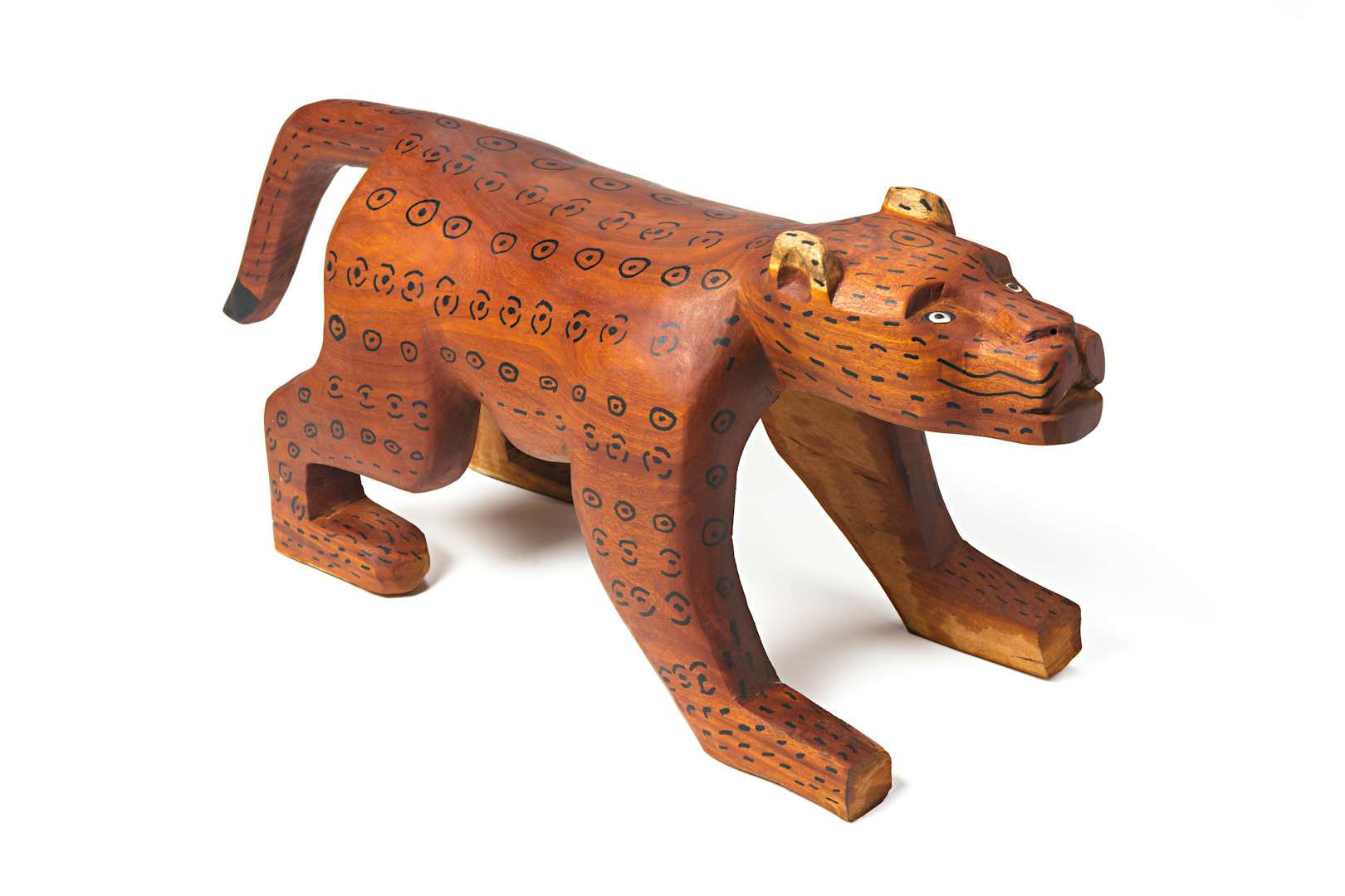 ブラジル先住民の椅子 埼玉県立近代美術館 美術手帖