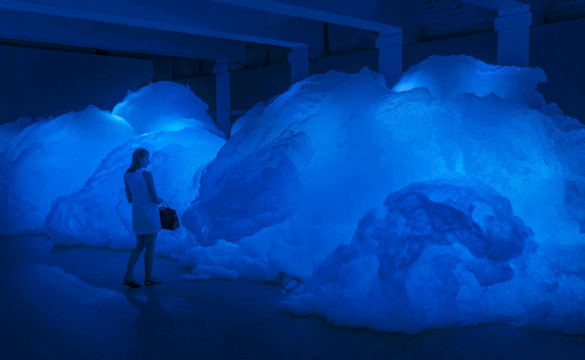名和晃平 Foam（金沢21世紀美術館）｜美術手帖