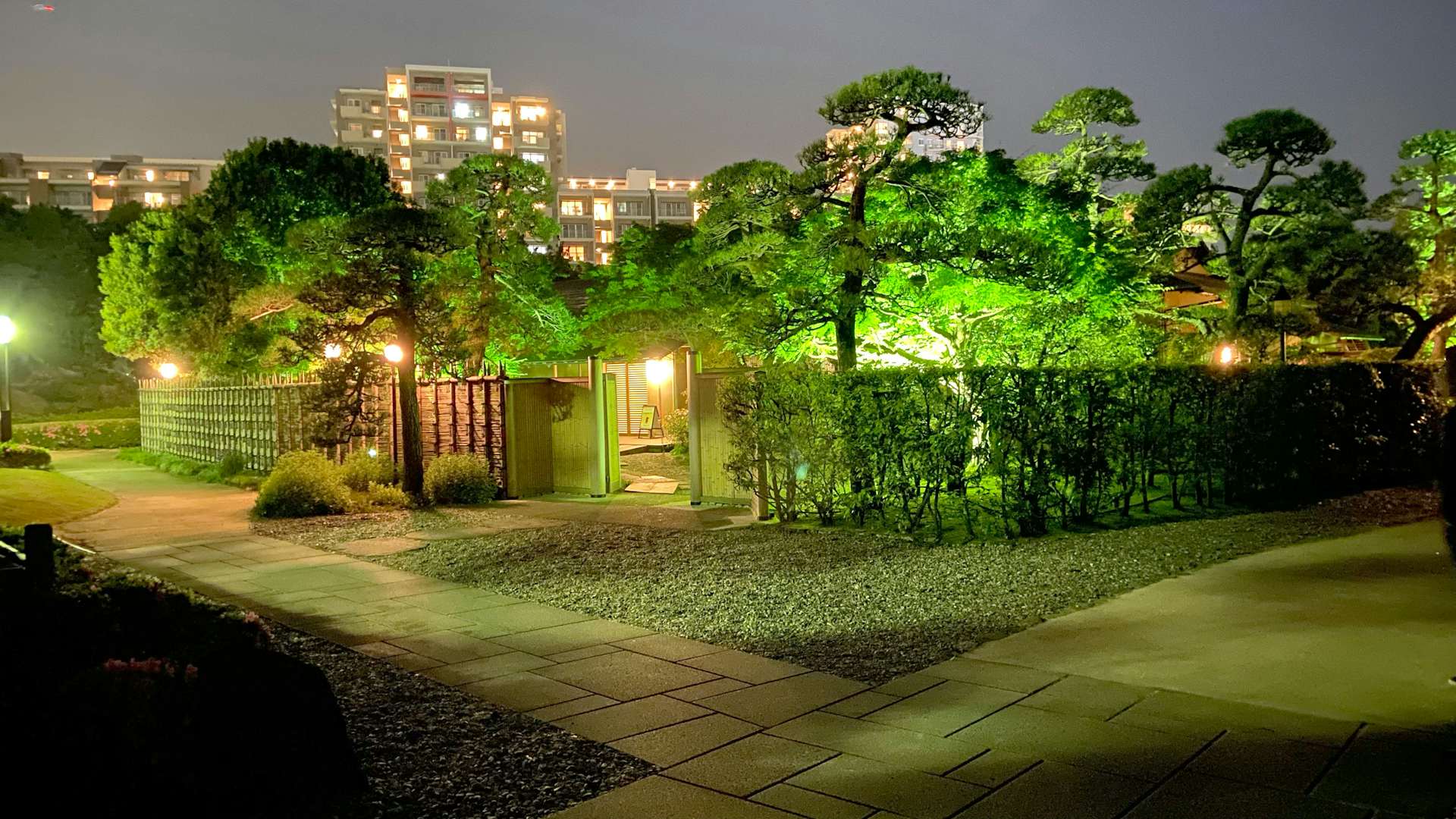 生態系へのジャックイン展 日本庭園 見浜園 美術手帖 生態系へのジャックイン展 日本庭園 見浜園 美術手帖