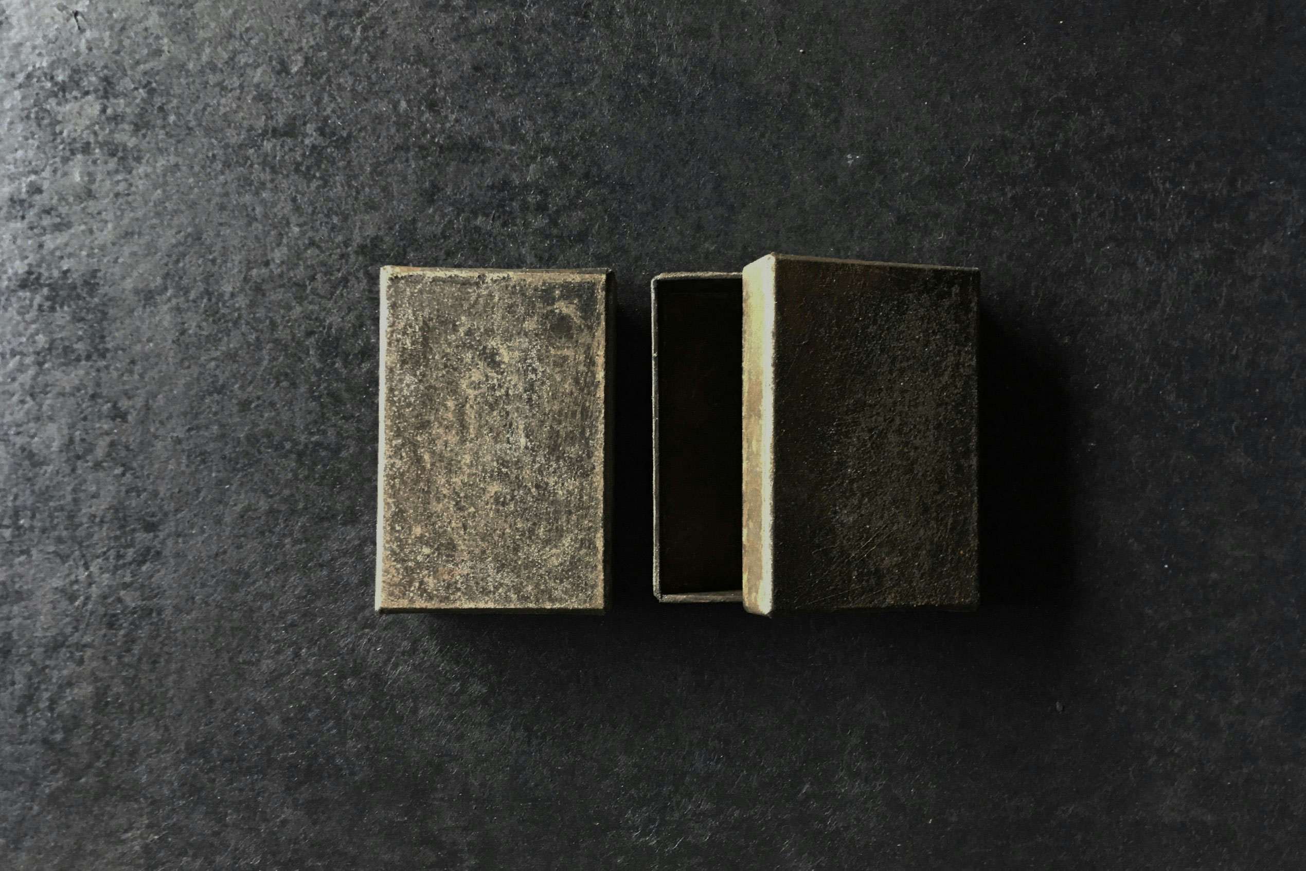 とまる 黒谷和紙作家 ハタノワタル展（gallery ON THE HILL