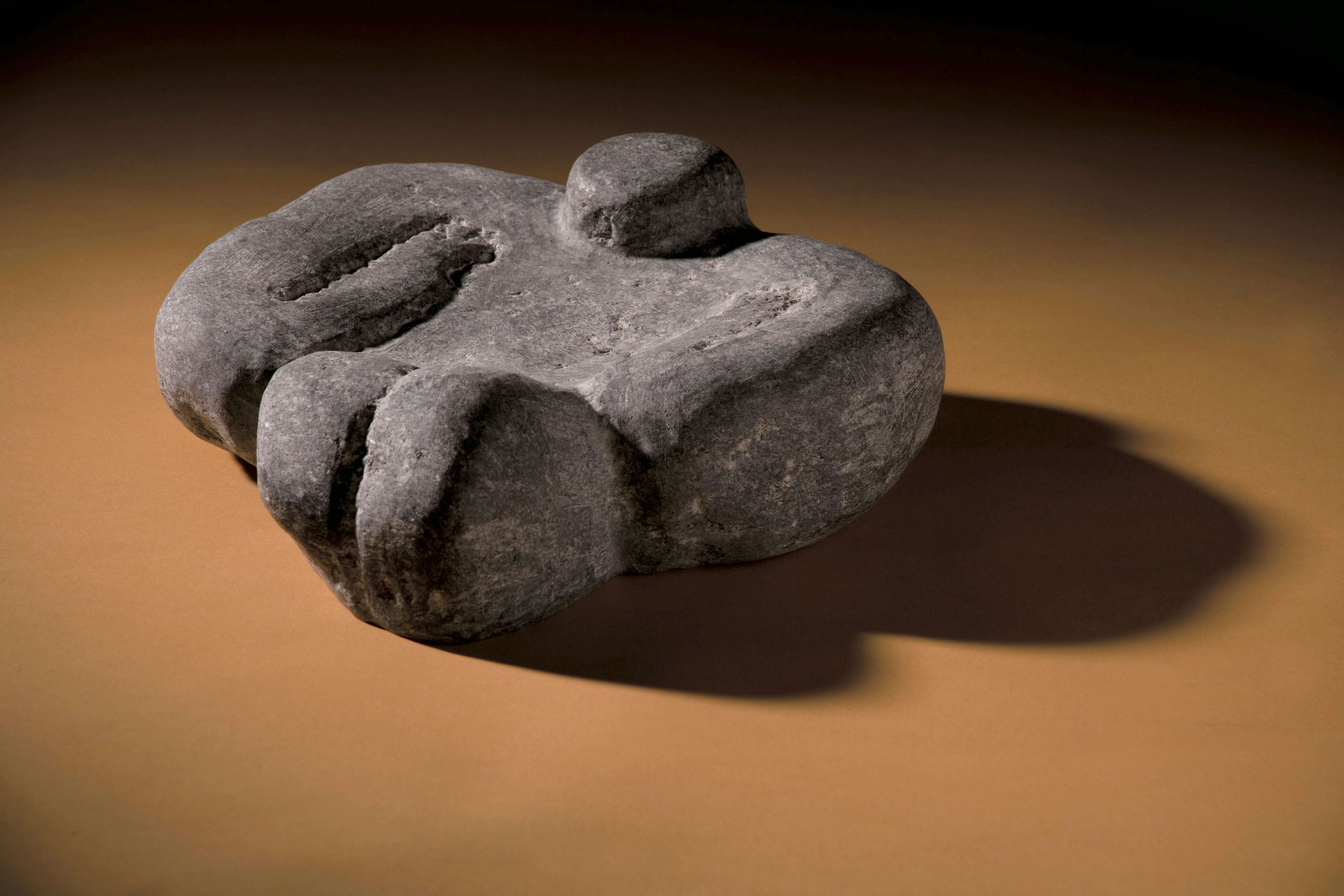 すべての ひとに 石が ひつよう 目と、手でふれる世界（ヴァンジ彫刻