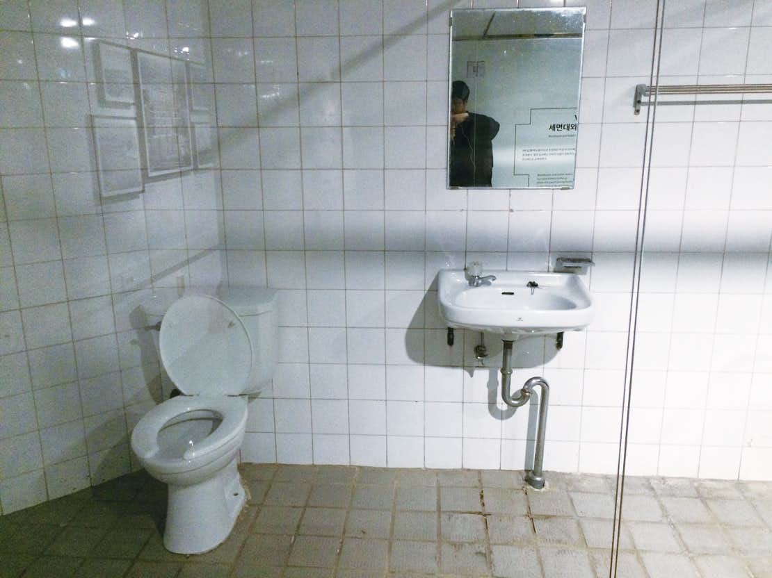 公衆トイレ 露出