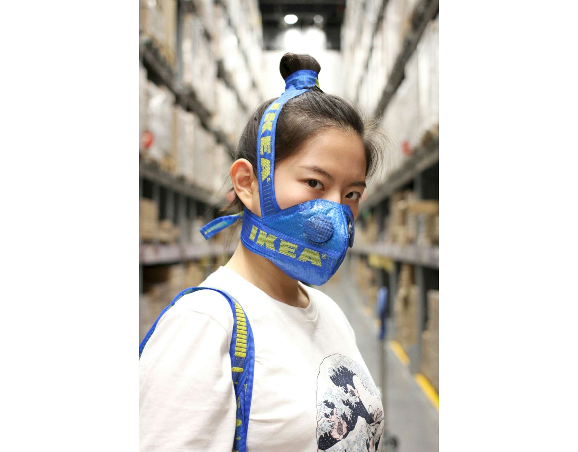 トレンドのスニーカーをマスクに。ツィジュン・ウォンの世界初個展 
