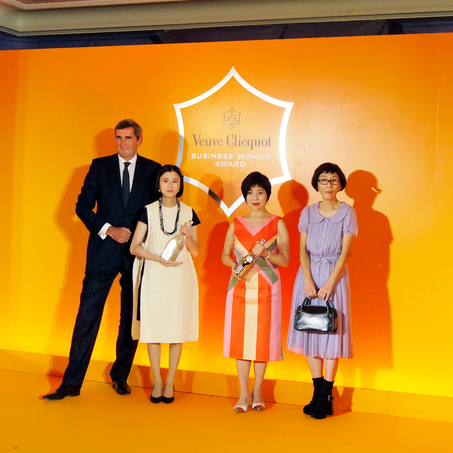 未来を切り開く女性を表彰する ヴーヴ クリコ ビジネスウーマン アワード 18 キュレーターの長谷川祐子が受賞 美術手帖 未来を切り開く女性を表彰する ヴーヴ クリコ ビジネスウーマン アワード 18 キュレーターの長谷川祐子が受賞 美術手帖