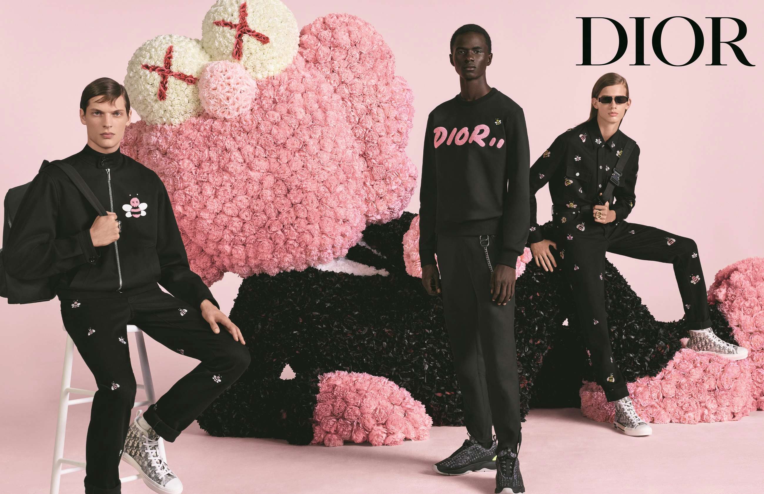 Diorのキャンペーン・ビジュアルにKAWS作品が登場。巨大な「BFF」を ...