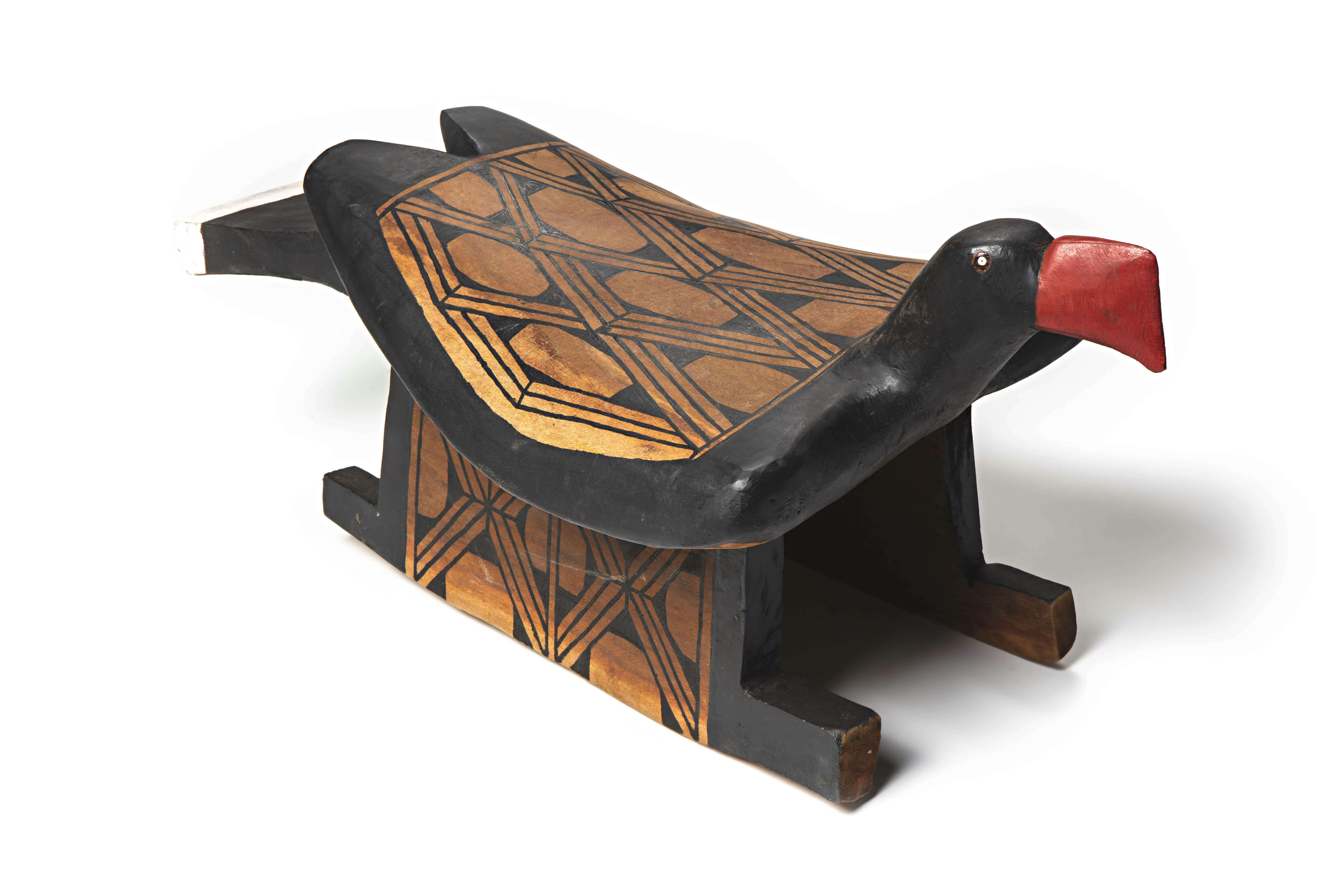 ブラジル先住民の椅子」展が埼玉県立近代美術館に巡回。自然主義的で