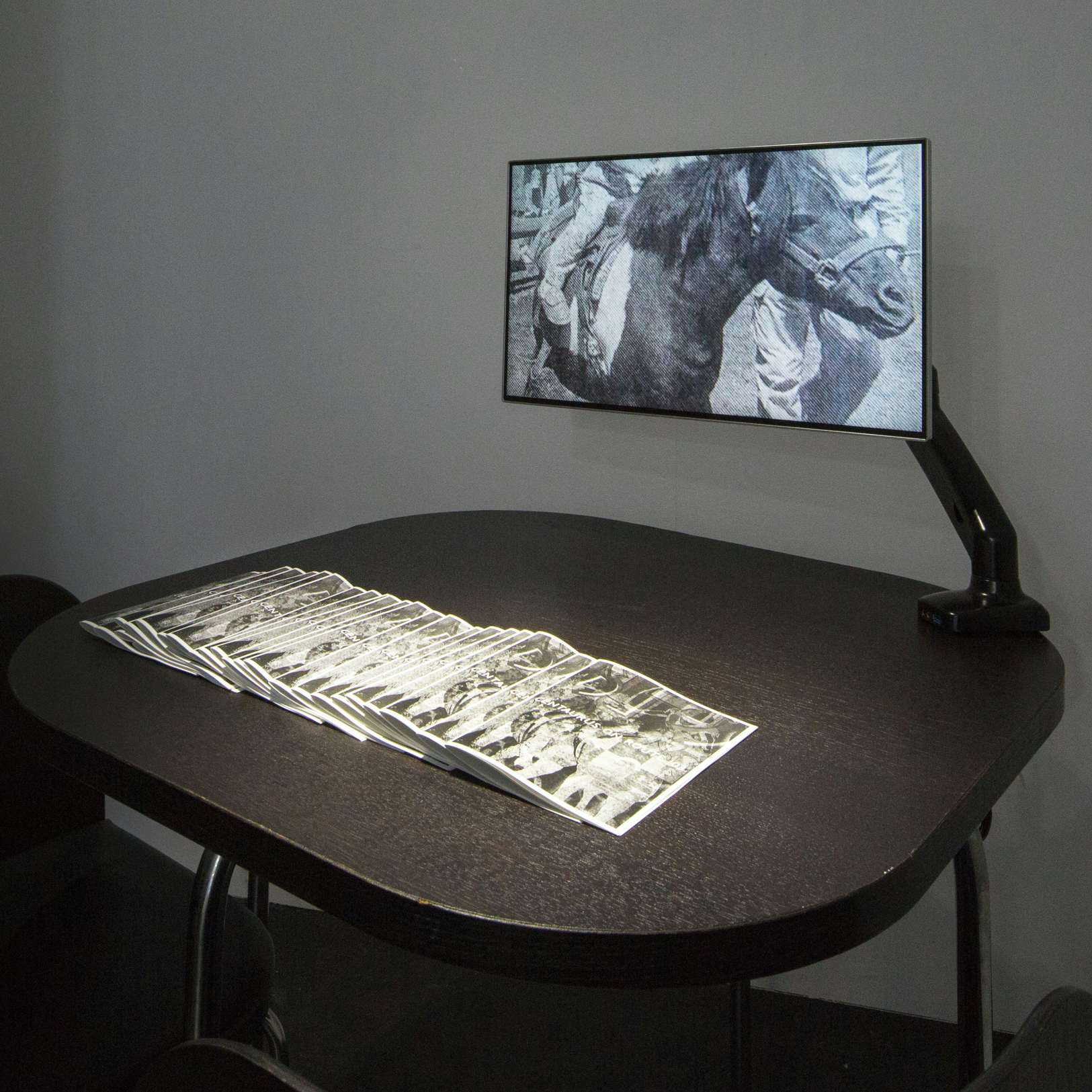 レクチャーパフォーマンス を逆照射する試み 長谷川新評 佐藤朋子展 103系統のケンタウロス 美術手帖 レクチャーパフォーマンス を逆照射する試み 長谷川新評 佐藤朋子展 103系統のケンタウロス 美術手帖