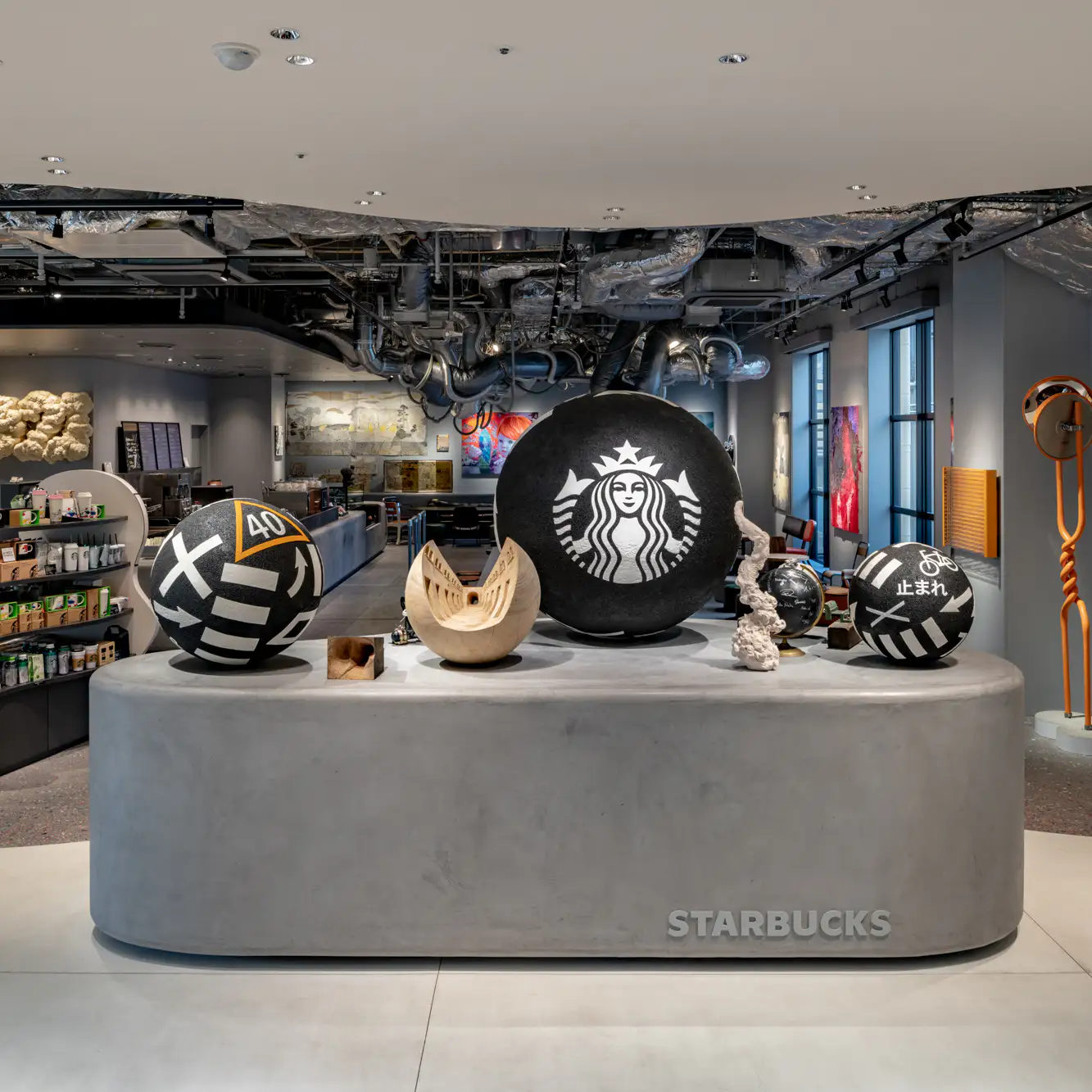 スターバックスでアートを楽しむ アーティストたちの共同アトリエ がテーマの店舗をチェック 美術手帖 スターバックスでアートを楽しむ アーティストたちの共同アトリエ がテーマの店舗をチェック 美術手帖