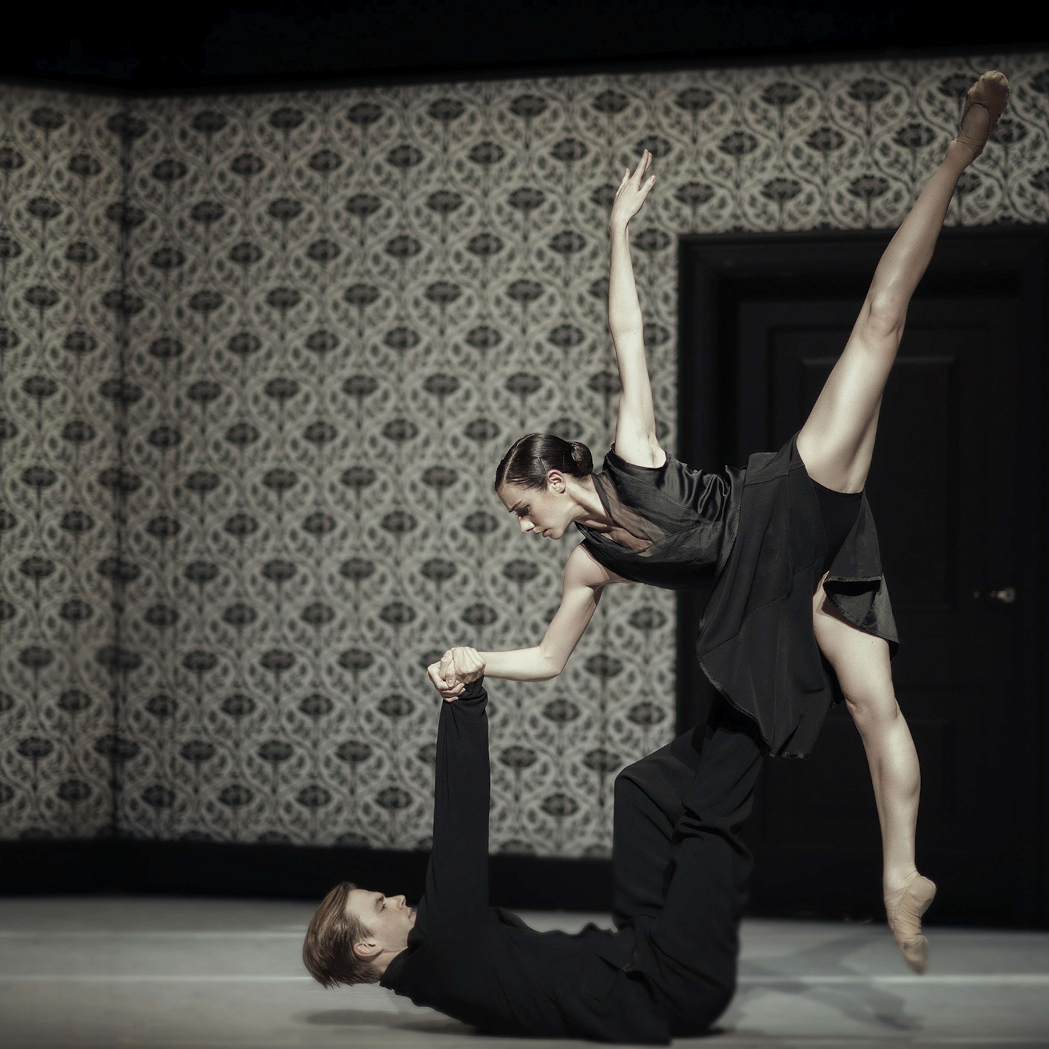 世界を牽引する現代バレエ団、NDT(ネザーランド・ダンス・シアター)が来日。愛知と神奈川での上演をチェック|美術手帖