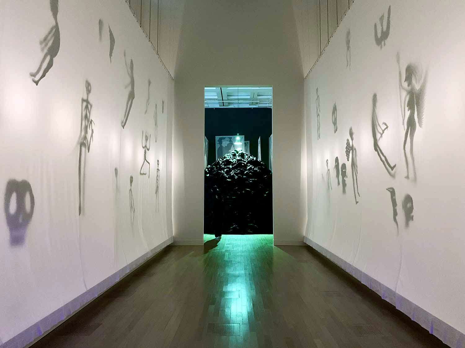 ボルタンスキー過去最大規模の回顧展、国立新美術館で開幕。「Lifetime