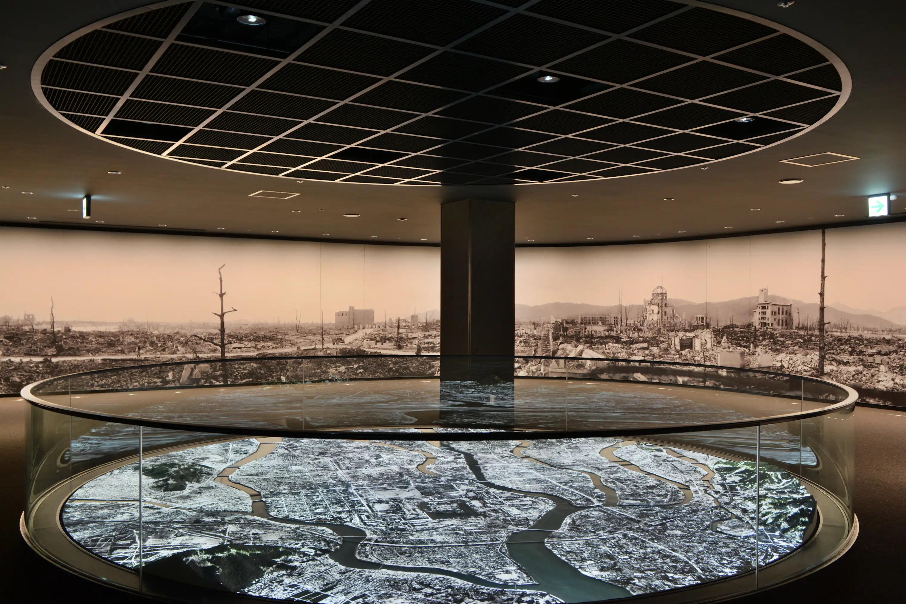 2つの原爆資料館、その「展示」が伝えるもの。小田原のどか評「広島平和記念資料館 …