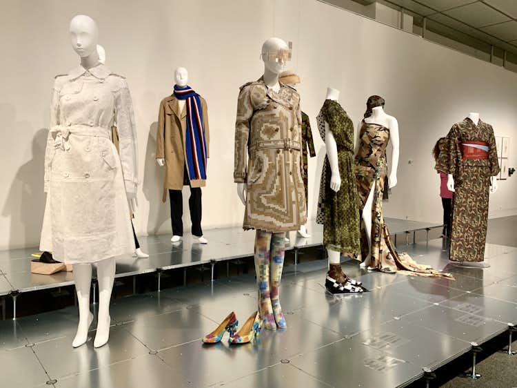 私たちにとっての ファッション とは 京都国立近代美術館で ドレス コード 着る人たちのゲーム 展が開幕 画像ギャラリー 13 13 美術手帖 私たちにとっての ファッション とは 京都国立近代美術館で ドレス コード 着る人たちのゲーム 展が開幕 画像ギャラリー 13 13 美術手帖