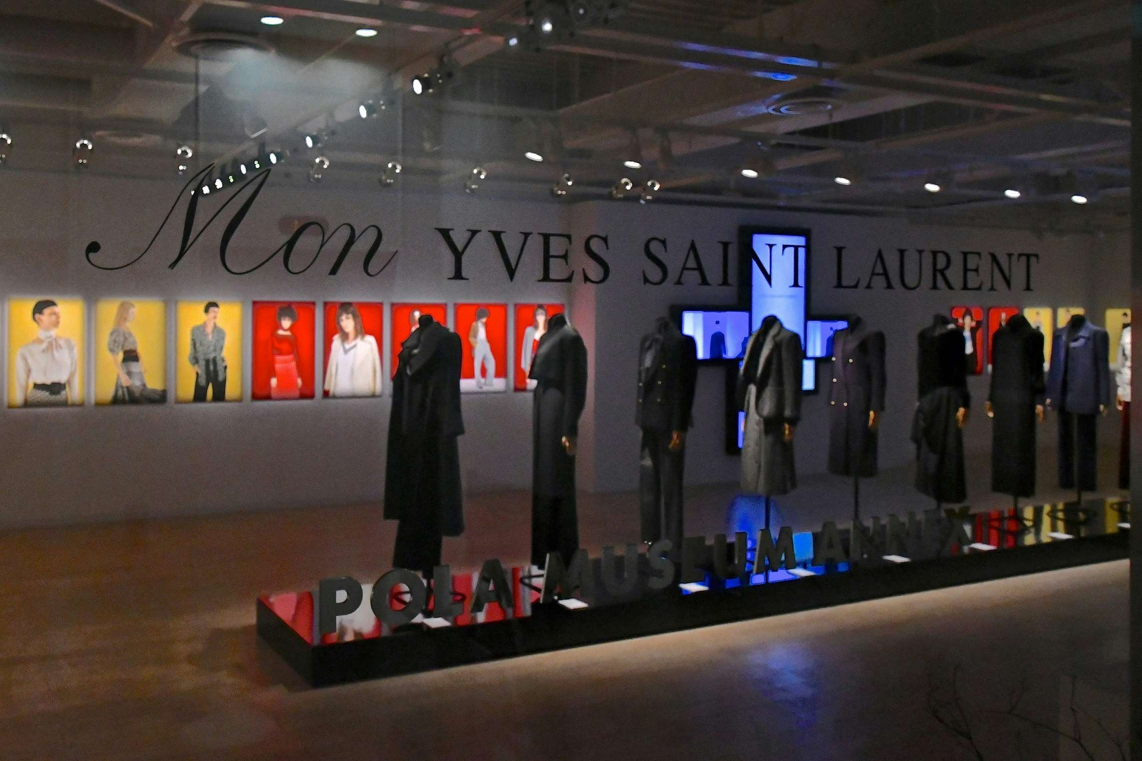 イヴ・サンローランのファッション史を彩るヴィンテージが集結。ポーラ