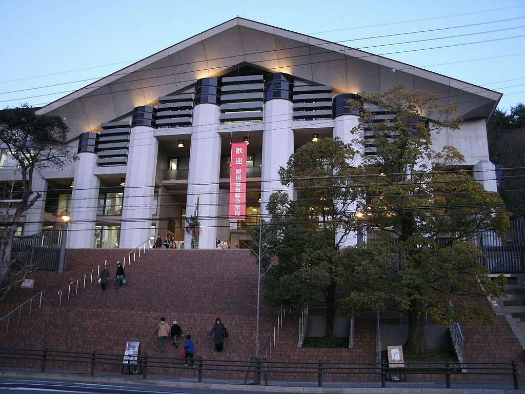 疫病の蔓延から人々を守る。京都造形芸術大学にヤノベケンジの狛犬が登場|美術手帖