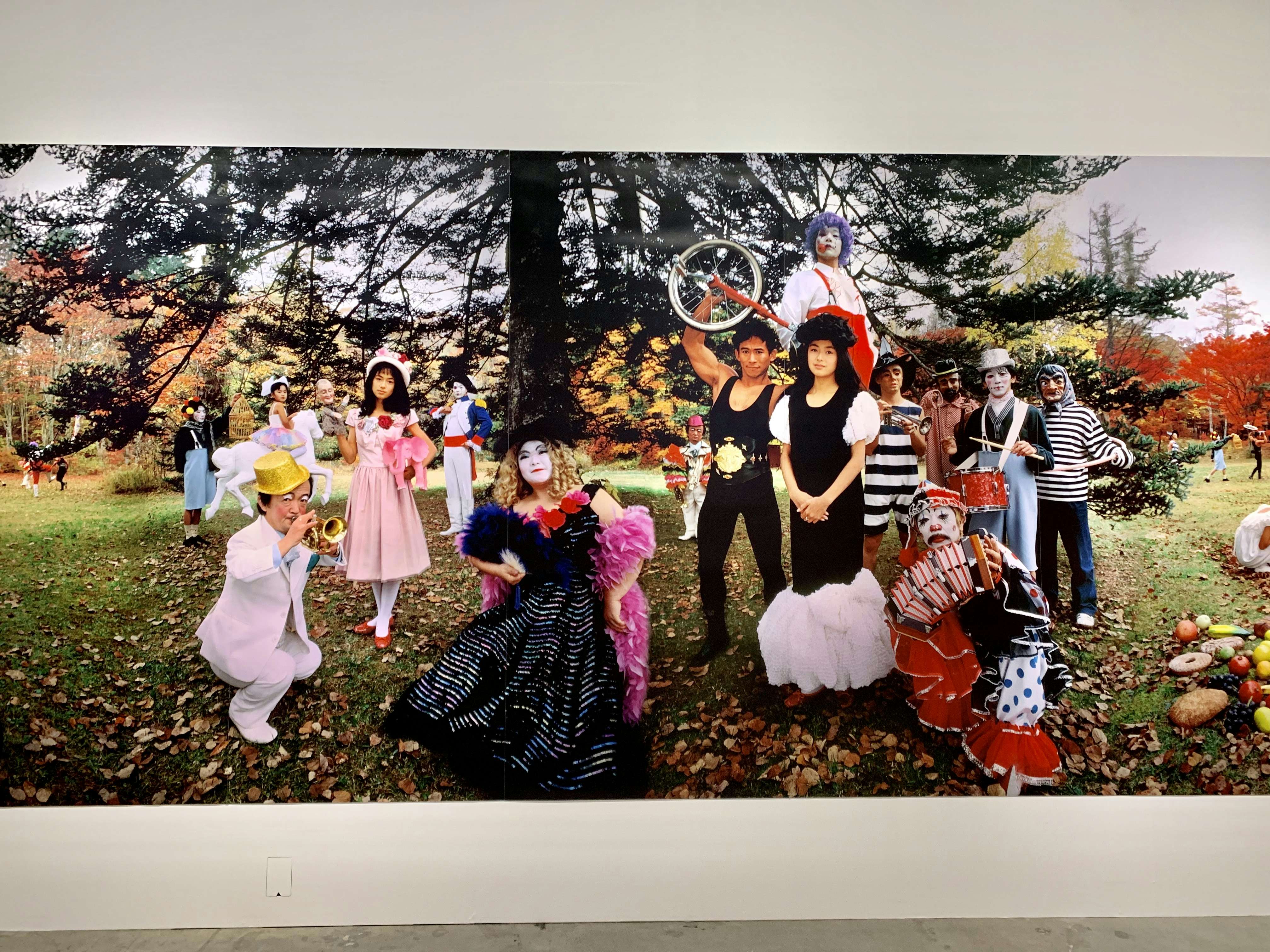 約99万人を動員してきた展覧会の最終地。「篠山紀信展 写真力」がGallery AaMo（ギャラリー アーモ）で開催｜美術手帖