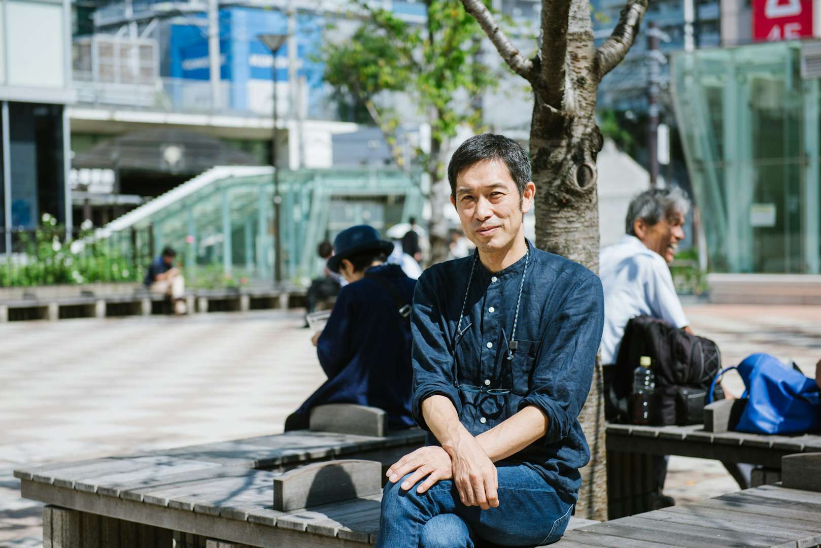 パフォーマンスの舞台は 商店街 都市の祝祭をデザインする セノ派 インタビュー 美術手帖 パフォーマンスの舞台は 商店街 都市の祝祭をデザインする セノ派 インタビュー 美術手帖