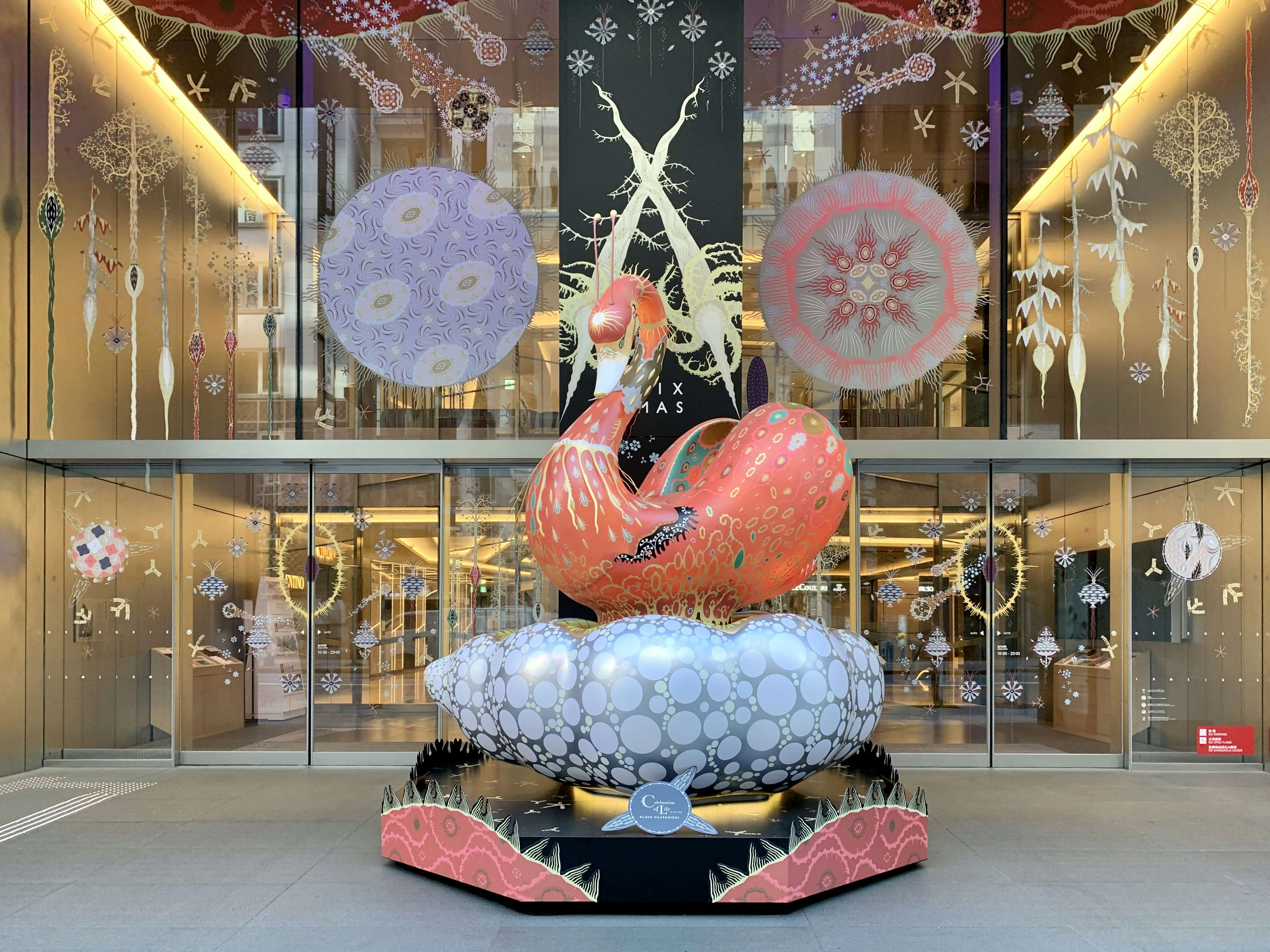 GINZA SIXの新アートはクラウス・ハーパニエミ。全長約10メートルの