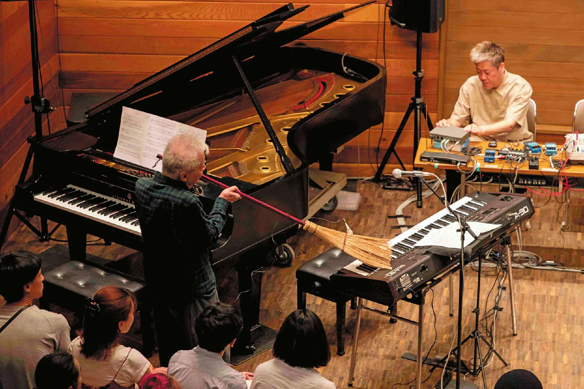 小杉武久の足跡をたどる 音楽のピクニック 椹木野衣評 小杉武久の19 画像ギャラリー 1 6 美術手帖 小杉武久の足跡をたどる 音楽のピクニック 椹木野衣評 小杉武久の19 画像ギャラリー 1 6 美術手帖