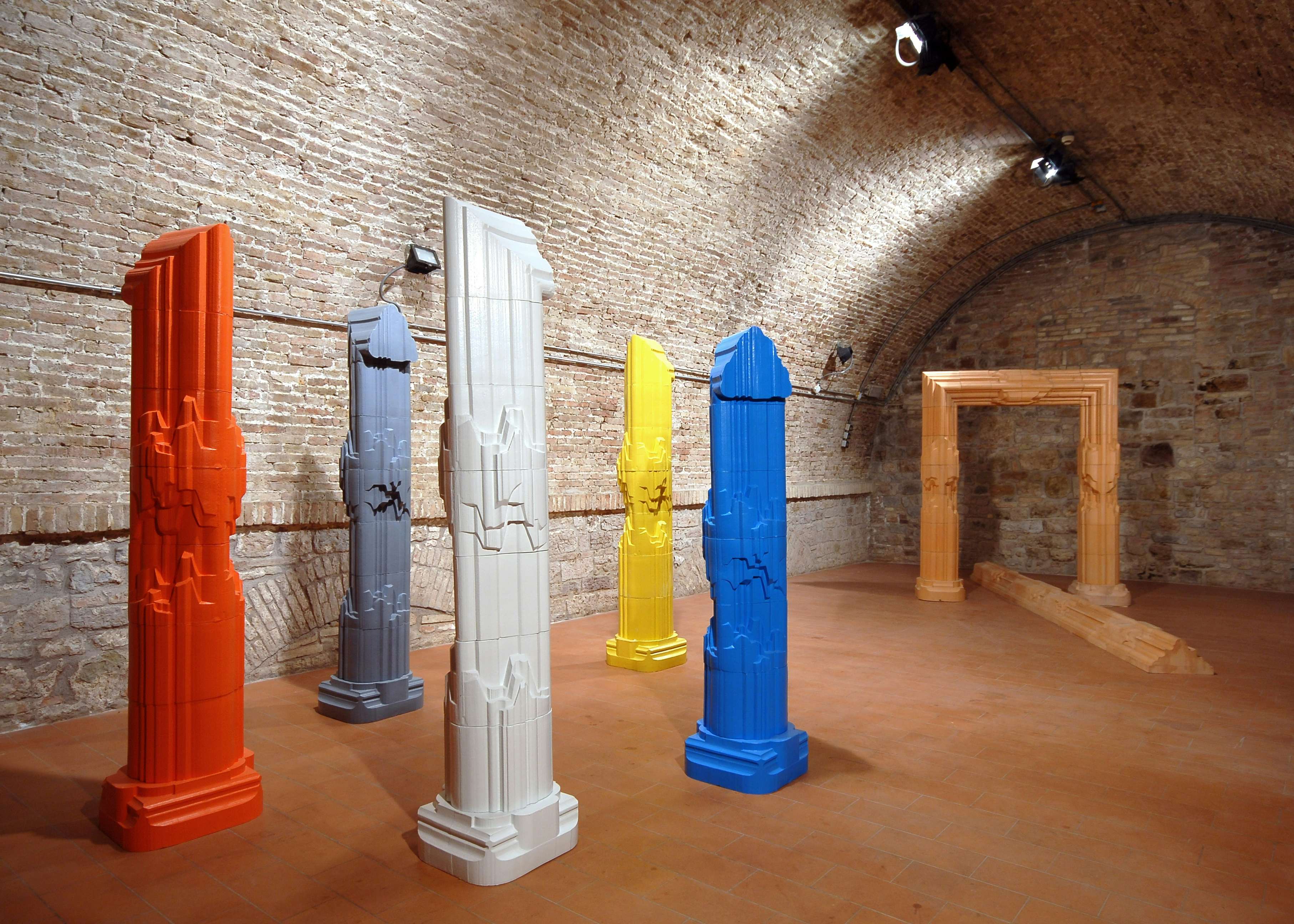 イタリア現代陶芸の巨匠、ニーノ・カルーソの造形世界を振り返る展覧会 ...