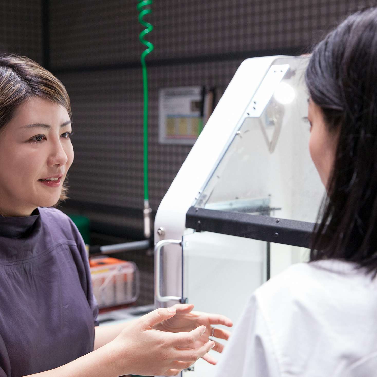 脳科学者 中野信子がaki Inomataの作品に見るアートの可能性 美術手帖 脳科学者 中野信子がaki Inomataの作品に見るアートの可能性 美術手帖