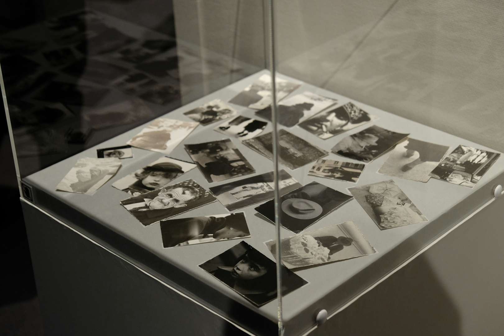 新たに発掘された初公開作品も多数 Bunkamura ザ ミュージアムで 永遠のソール ライター が開幕 画像ギャラリー 8 15 美術手帖