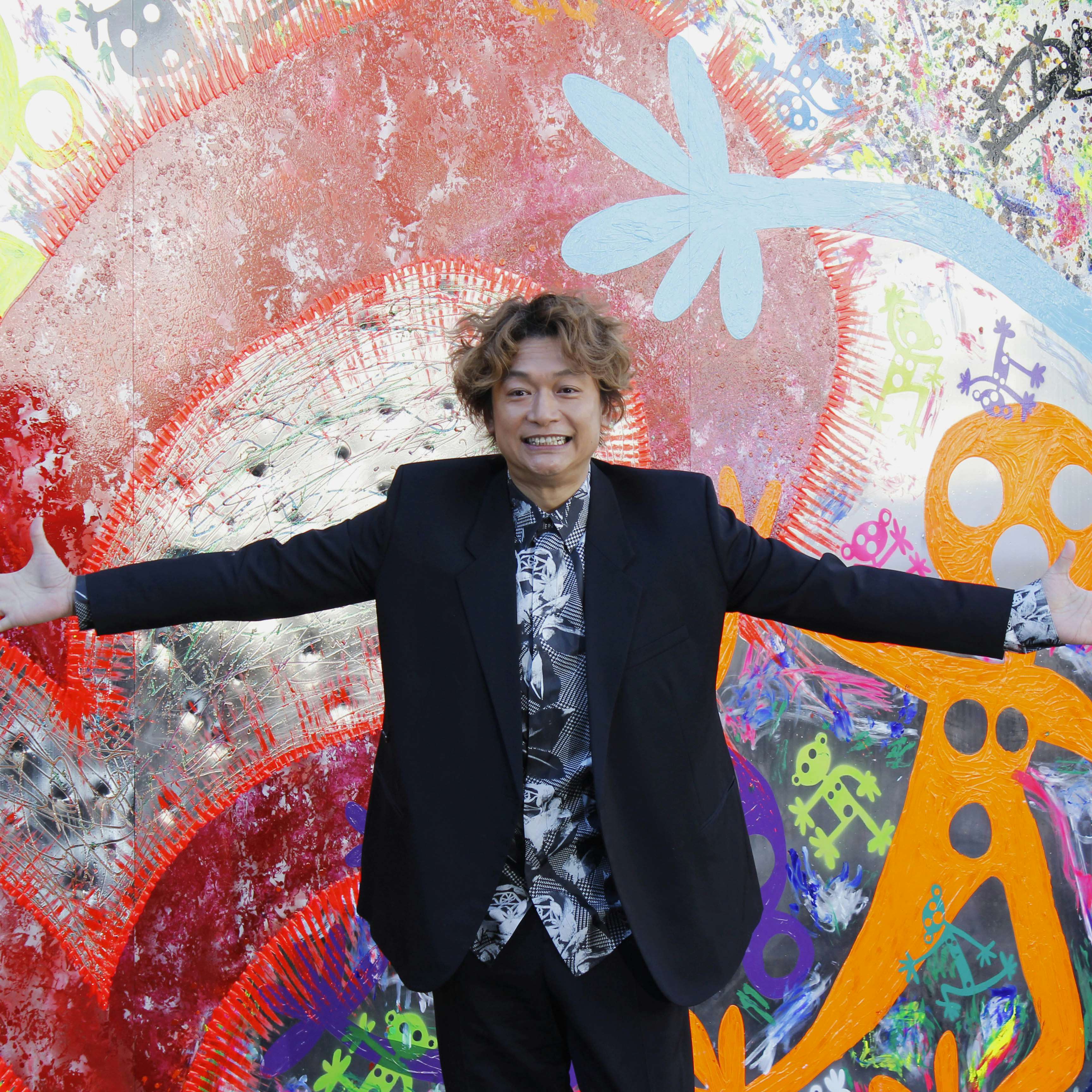 香取慎吾が青山学院大学に巨大壁画を制作 テーマは Be The Difference 美術手帖 香取慎吾が青山学院大学に巨大壁画を制作 テーマは Be The Difference 美術手帖