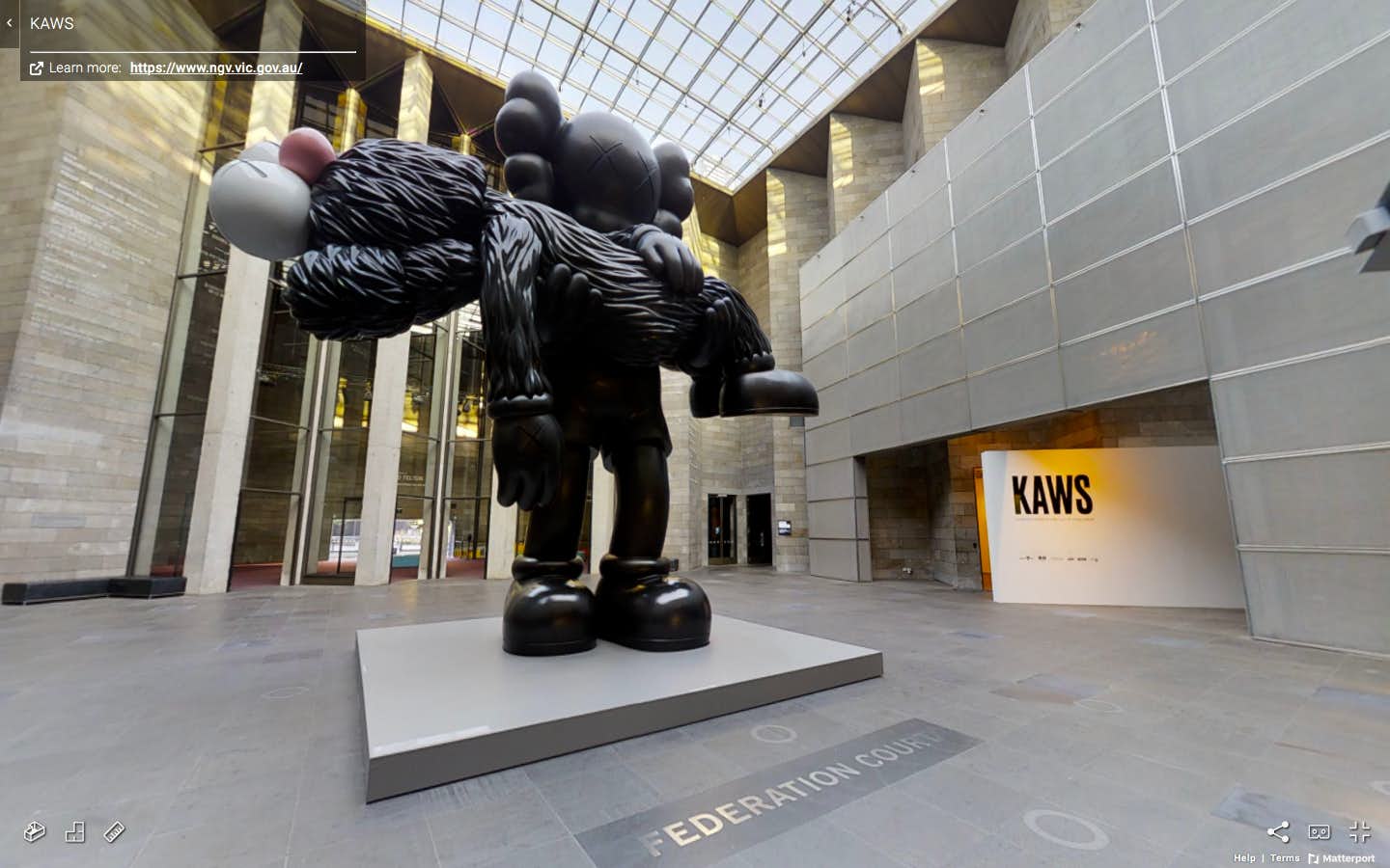 KAWSの個展や7万5000点のコレクションを自宅で楽しむ。ビクトリア国立 KAWSの個展や7万5000点のコレクションを自宅で楽しむ。ビクトリア国立