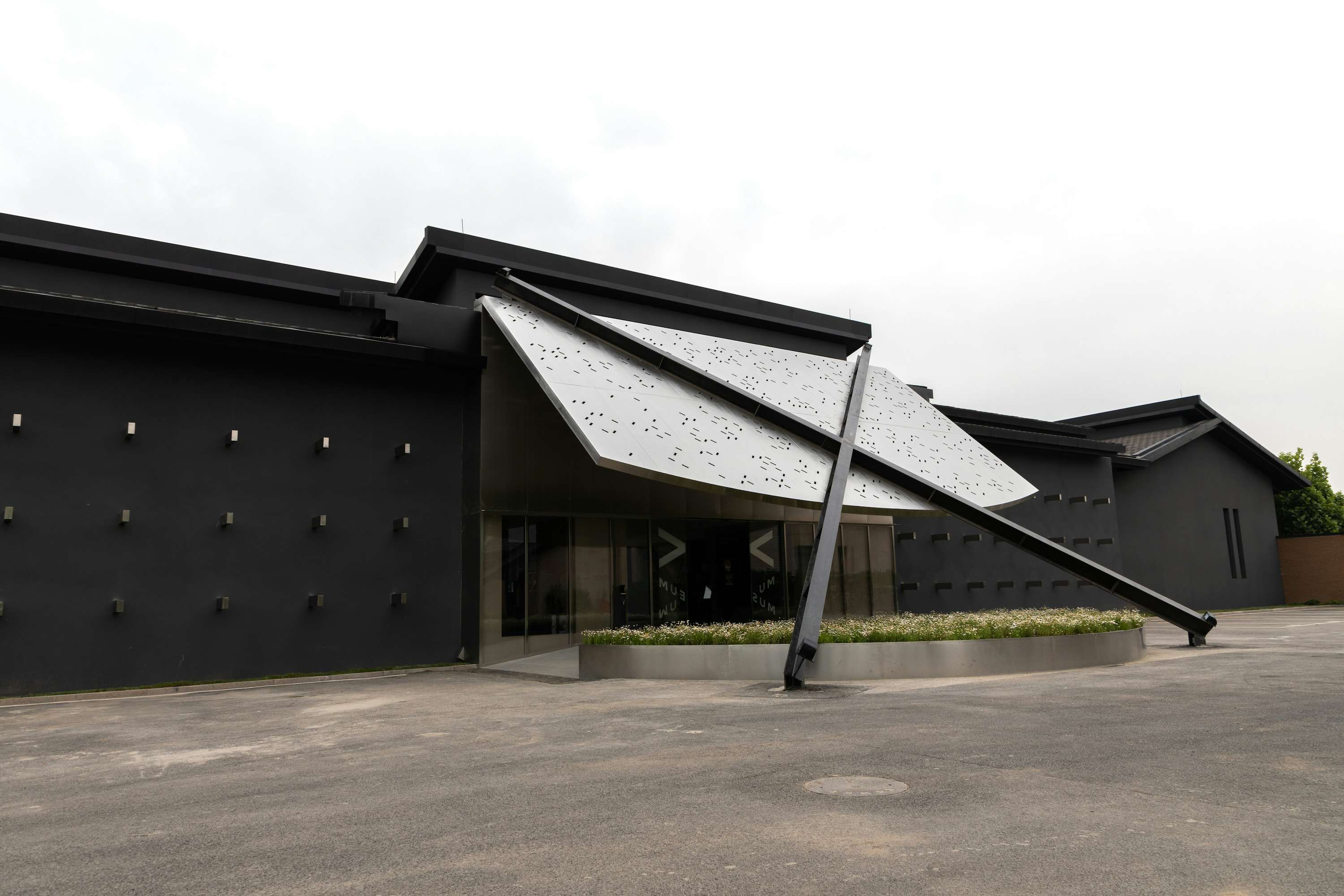 北京に私設美術館「X Museum」が開館。若手アーティスト向けの