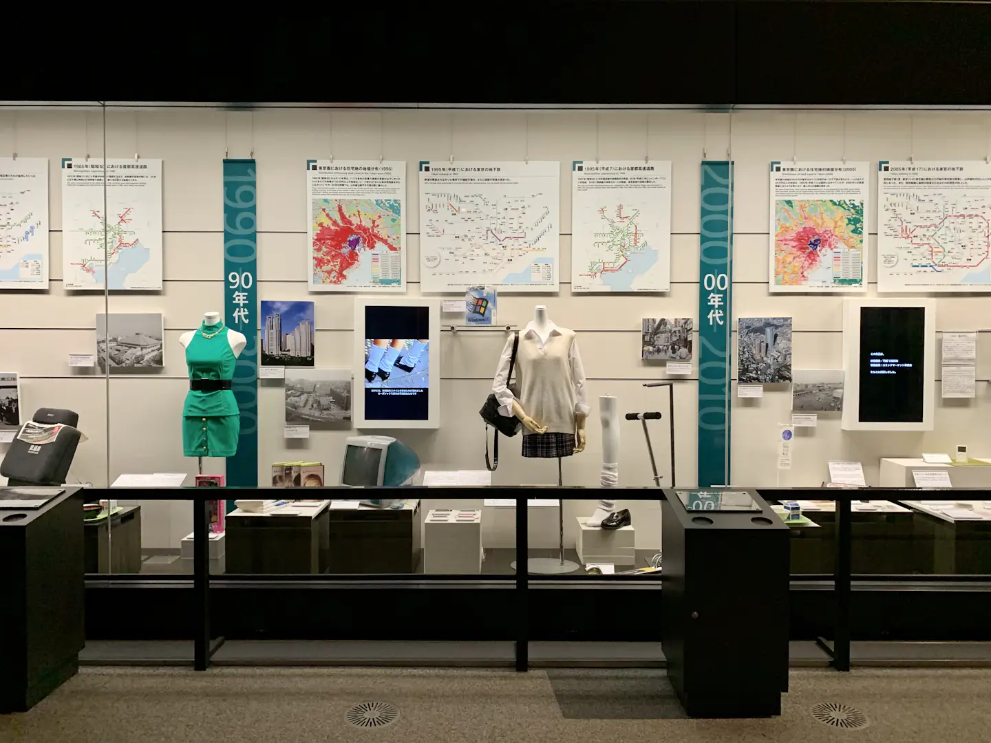 江戸博はなぜimacやメイド服を展示するのか 常設展 現代の東京 から見える博物館の意義 美術手帖 江戸博はなぜimacやメイド服を展示するのか 常設展 現代の東京 から見える博物館の意義 美術手帖