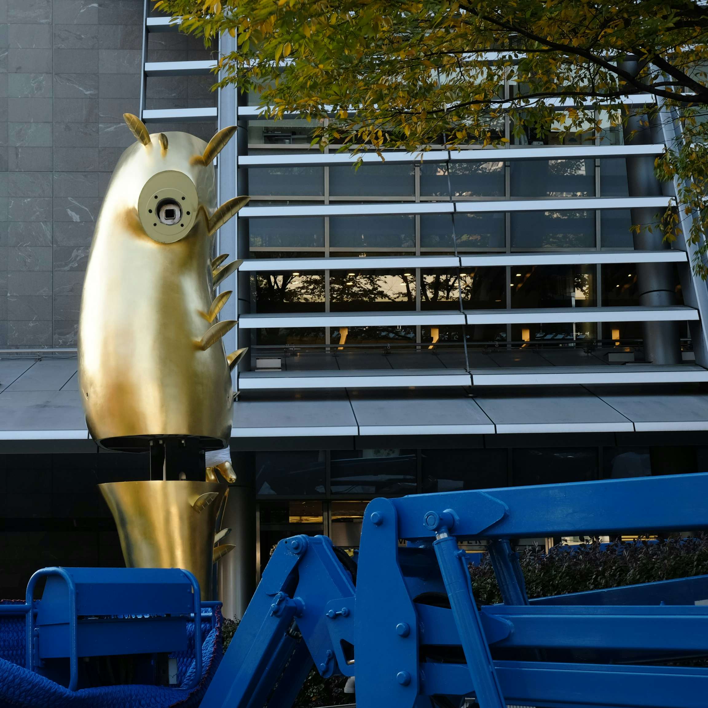 村上隆の巨大立体作品 六本木ヒルズに登場へ 美術手帖 村上隆の巨大立体作品 六本木ヒルズに登場へ 美術手帖