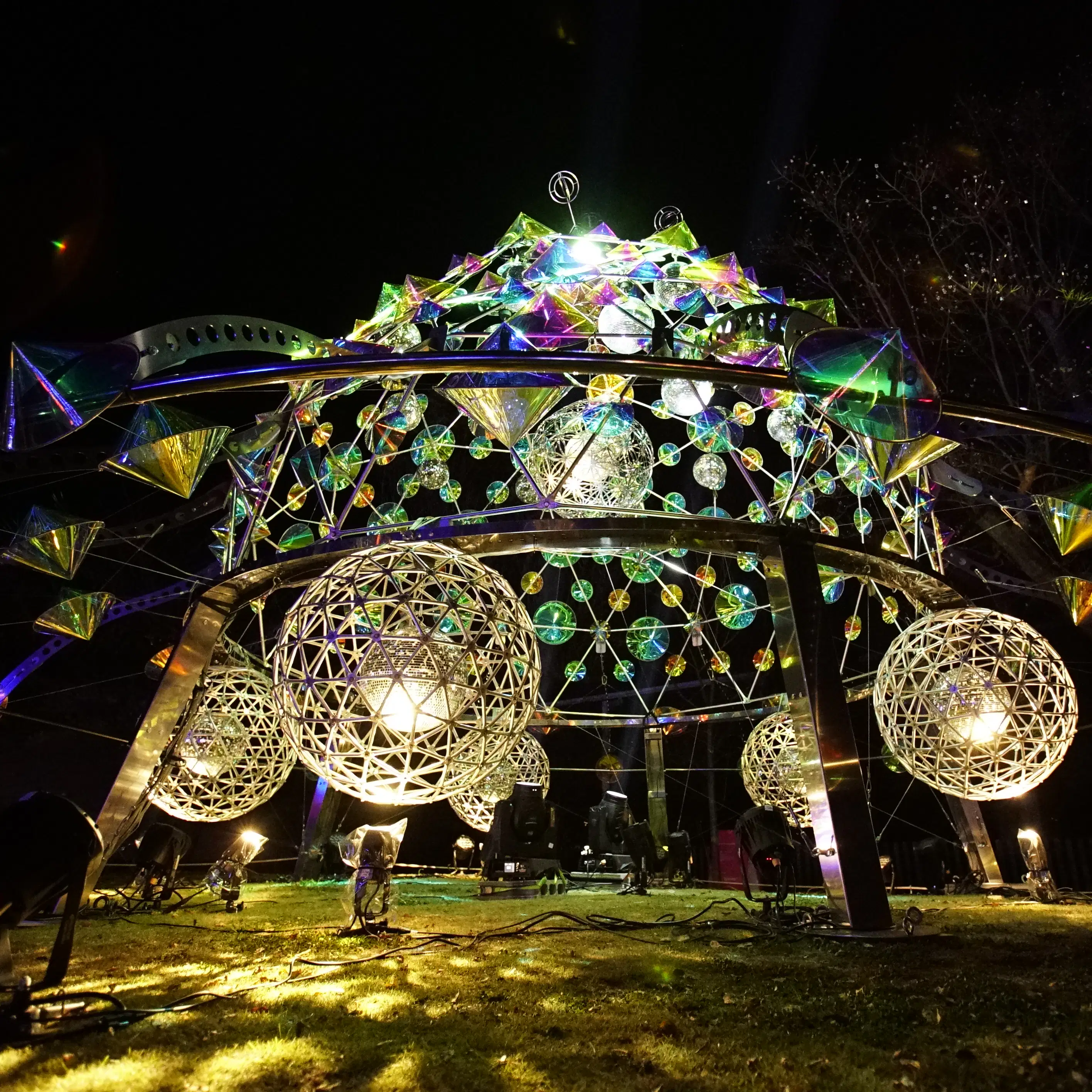 夜の遊園地をメディア アートで彩る 山口県宇部市の Tokiwa ファンタジア が目指すものとは 美術手帖 夜の遊園地をメディア アートで彩る 山口県宇部市の Tokiwa ファンタジア が目指すものとは 美術手帖