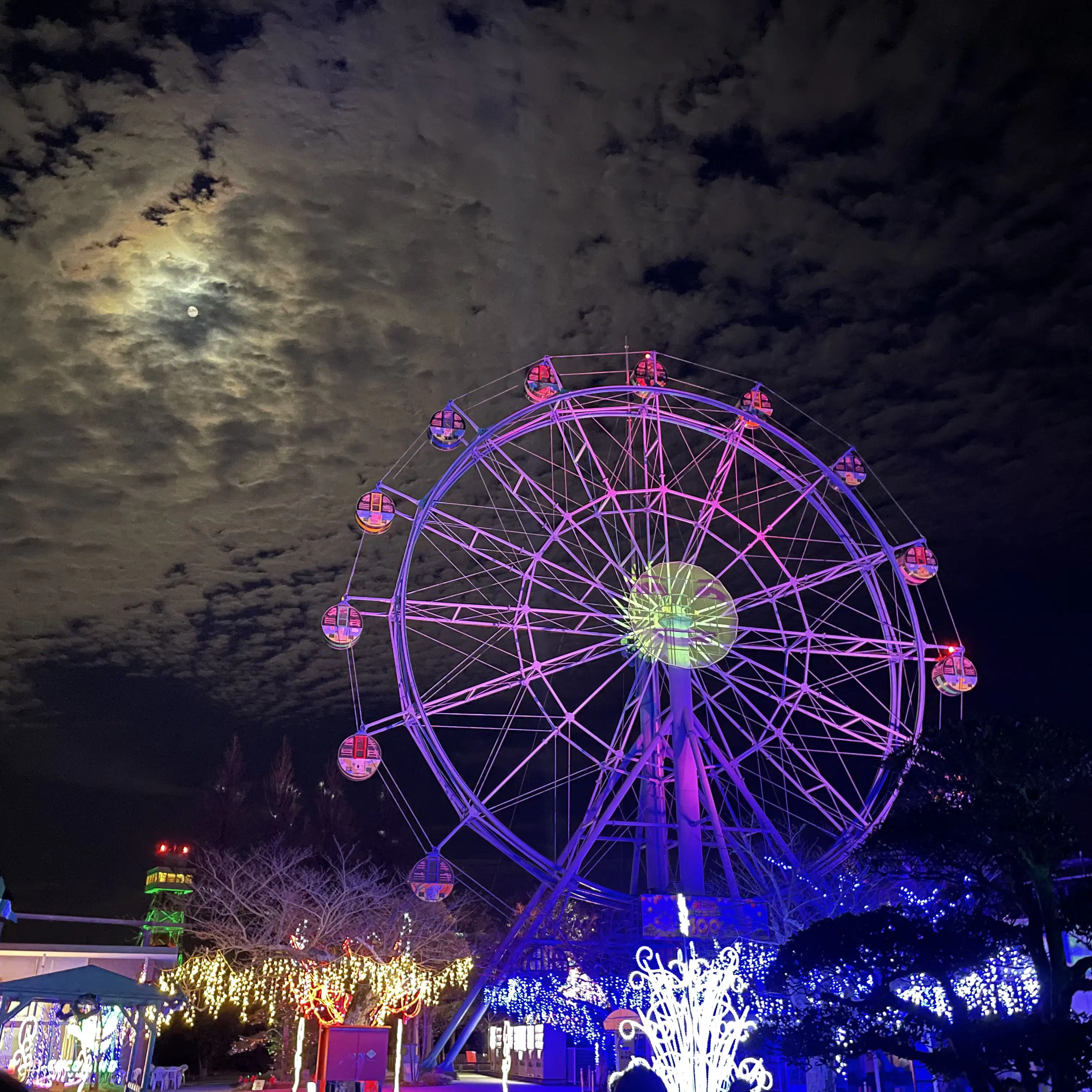 夜の遊園地をメディア アートで彩る 山口県宇部市の Tokiwa ファンタジア が目指すものとは 美術手帖 夜の遊園地をメディア アートで彩る 山口県宇部市の Tokiwa ファンタジア が目指すものとは 美術手帖