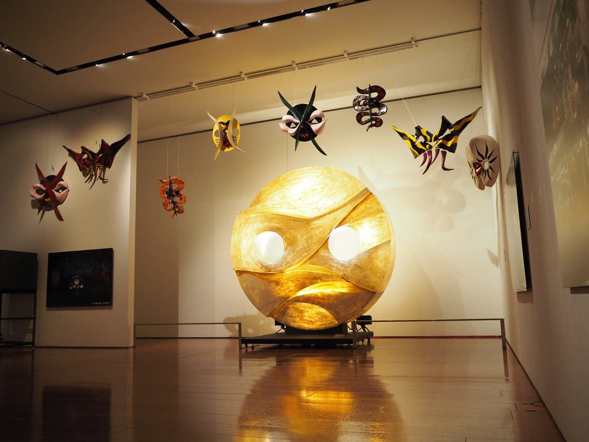 蘇った 太陽の塔 の半世紀を一望 岡本太郎展 太陽の塔への道 が新潟県立万代島美術館で開催中 画像ギャラリー 1 3 美術手帖 蘇った 太陽の塔 の半世紀を一望 岡本太郎展 太陽の塔への道 が新潟県立万代島美術館で開催中 画像ギャラリー 1 3 美術手帖