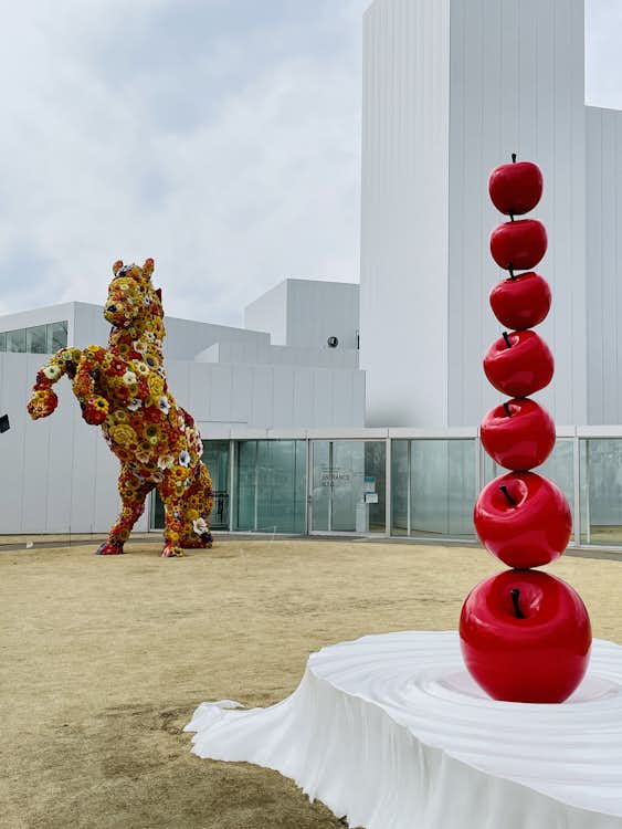 塩田千春の常設作品《水の記憶》が十和田市現代美術館に誕生。国内公立館では初