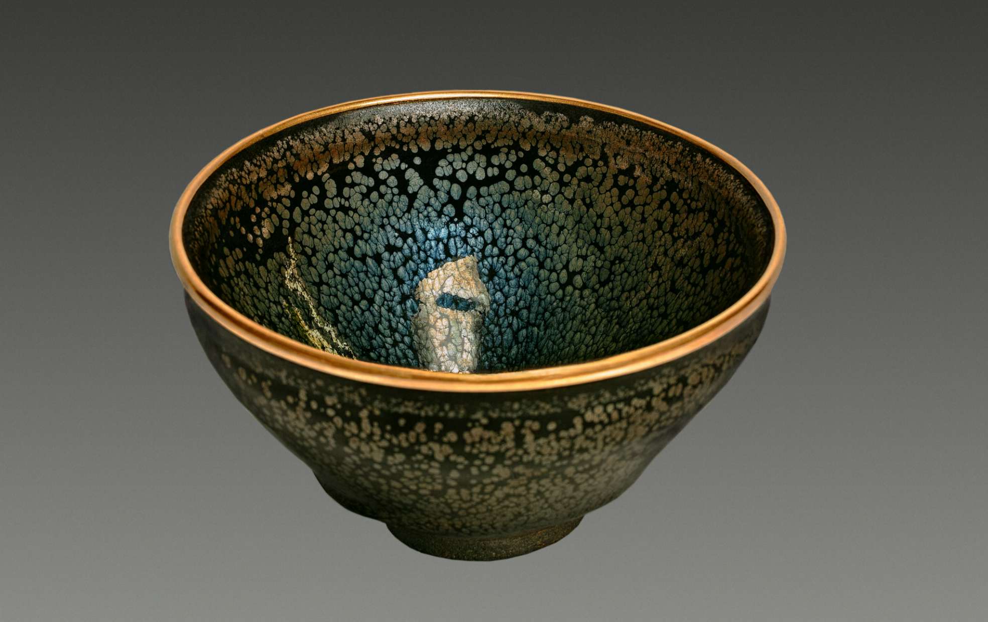 【美品】茶碗　油滴天目　陶器　茶道　置物　インテリア　工芸品　美術品　A1597幽玄な景色が広がった作品です