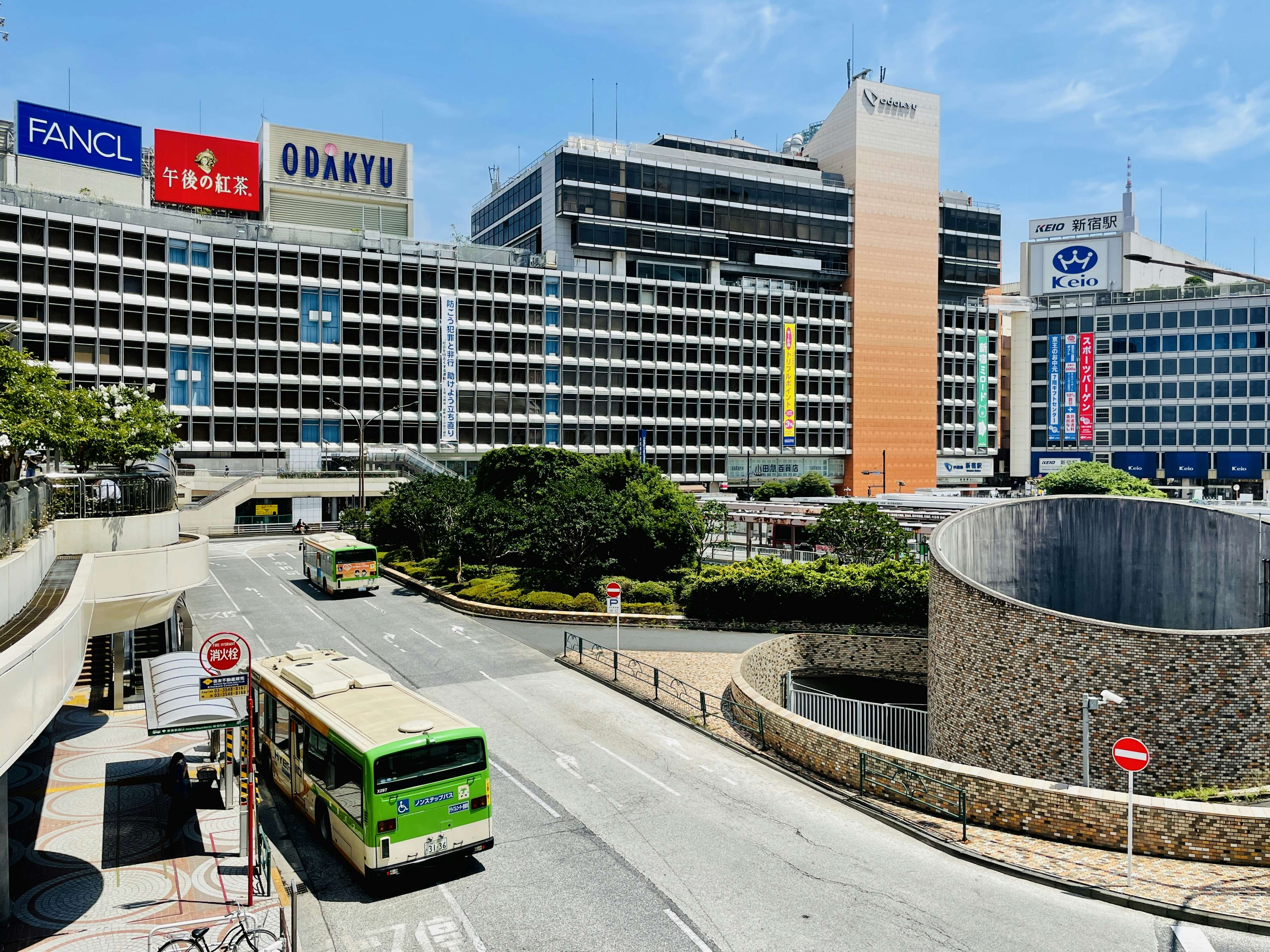 坂倉準三によるモダニズム建築。小田急百貨店新宿店本館が解体へ｜美術手帖