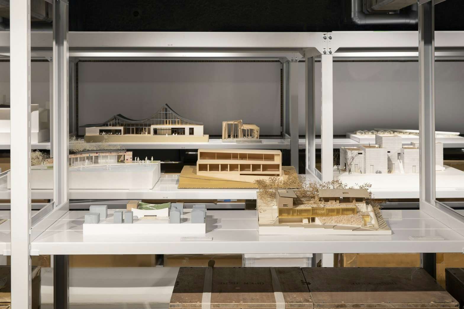 寺田倉庫「模型保管庫」がTikTokで伝える、建築模型の奥深き世界｜美術手帖