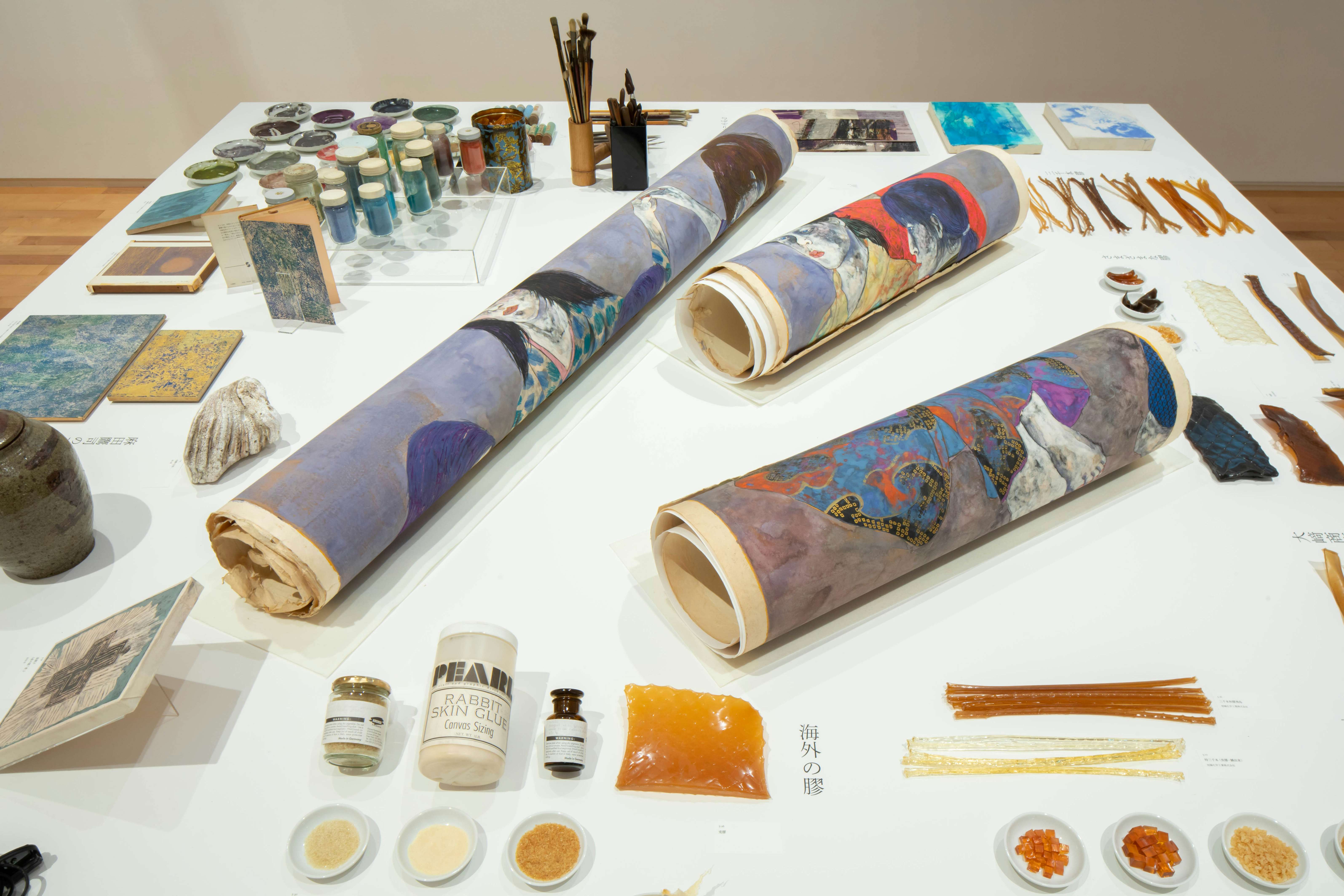 宇佐美圭司展から「膠を旅する」展まで、8月のレビューをプレイバック