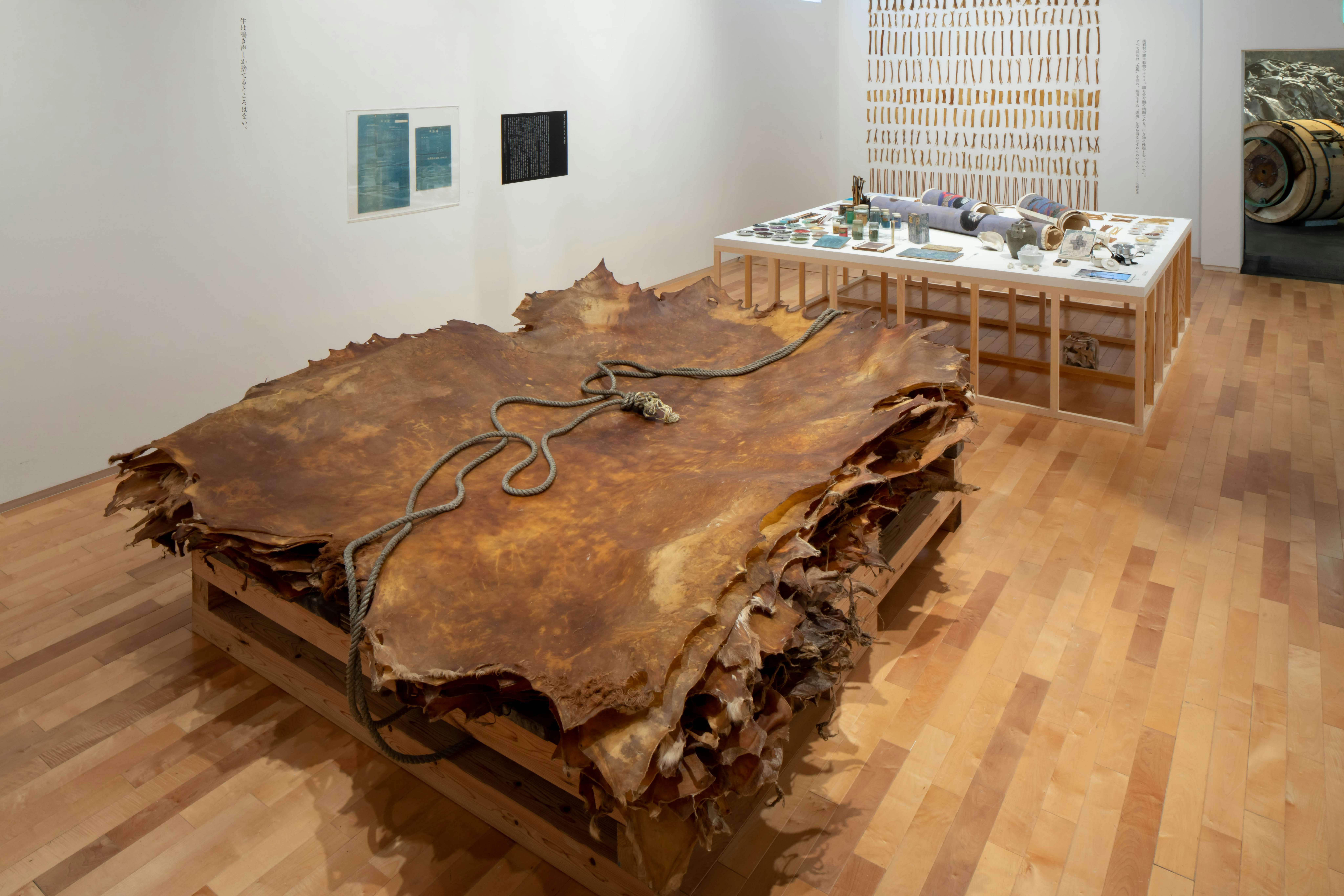 宇佐美圭司展から「膠を旅する」展まで、8月のレビューをプレイバック