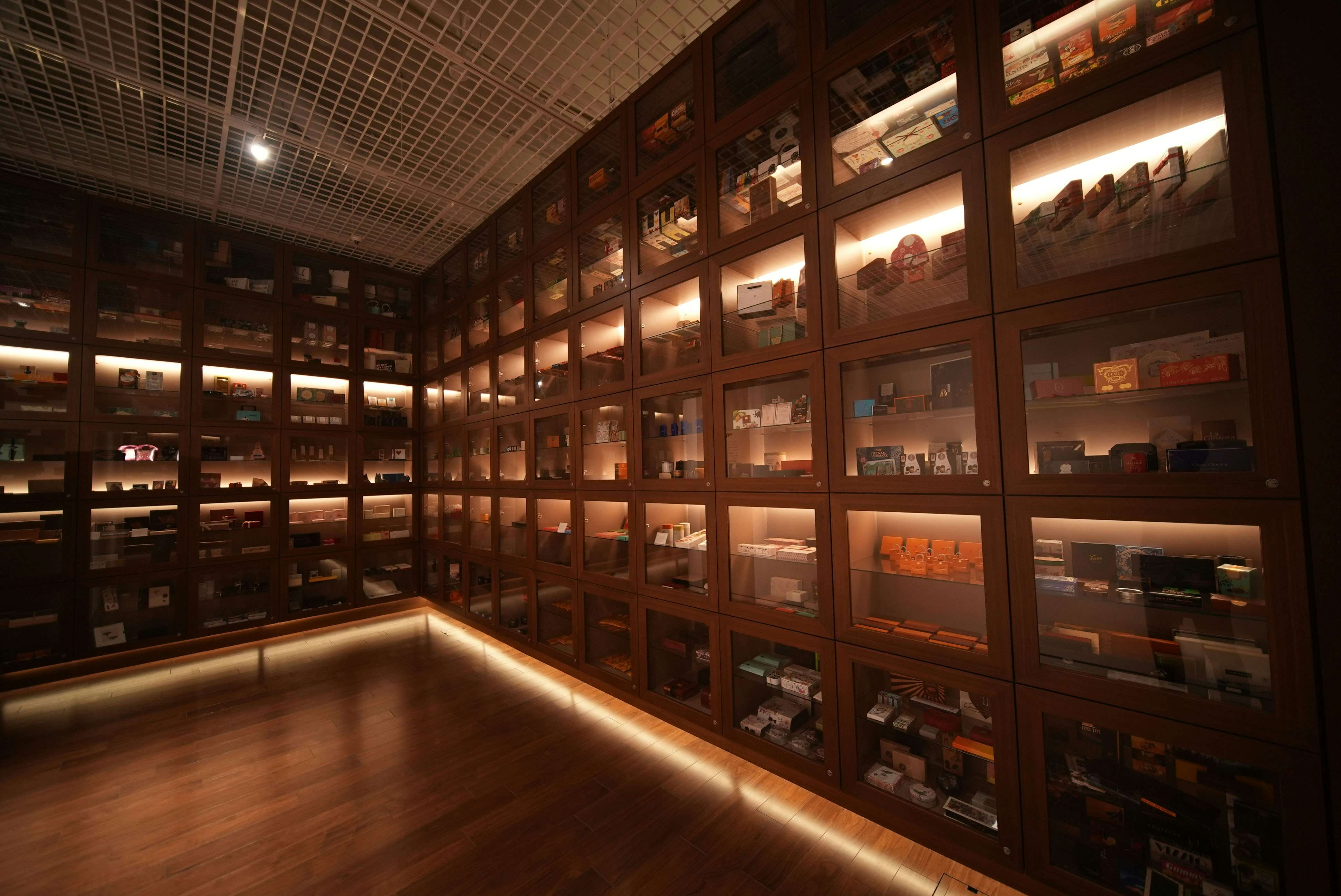 1万2000点、500ブランドの世界のチョコレートパッケージを収蔵。「felissimo chocolate museum」が開館｜美術手帖