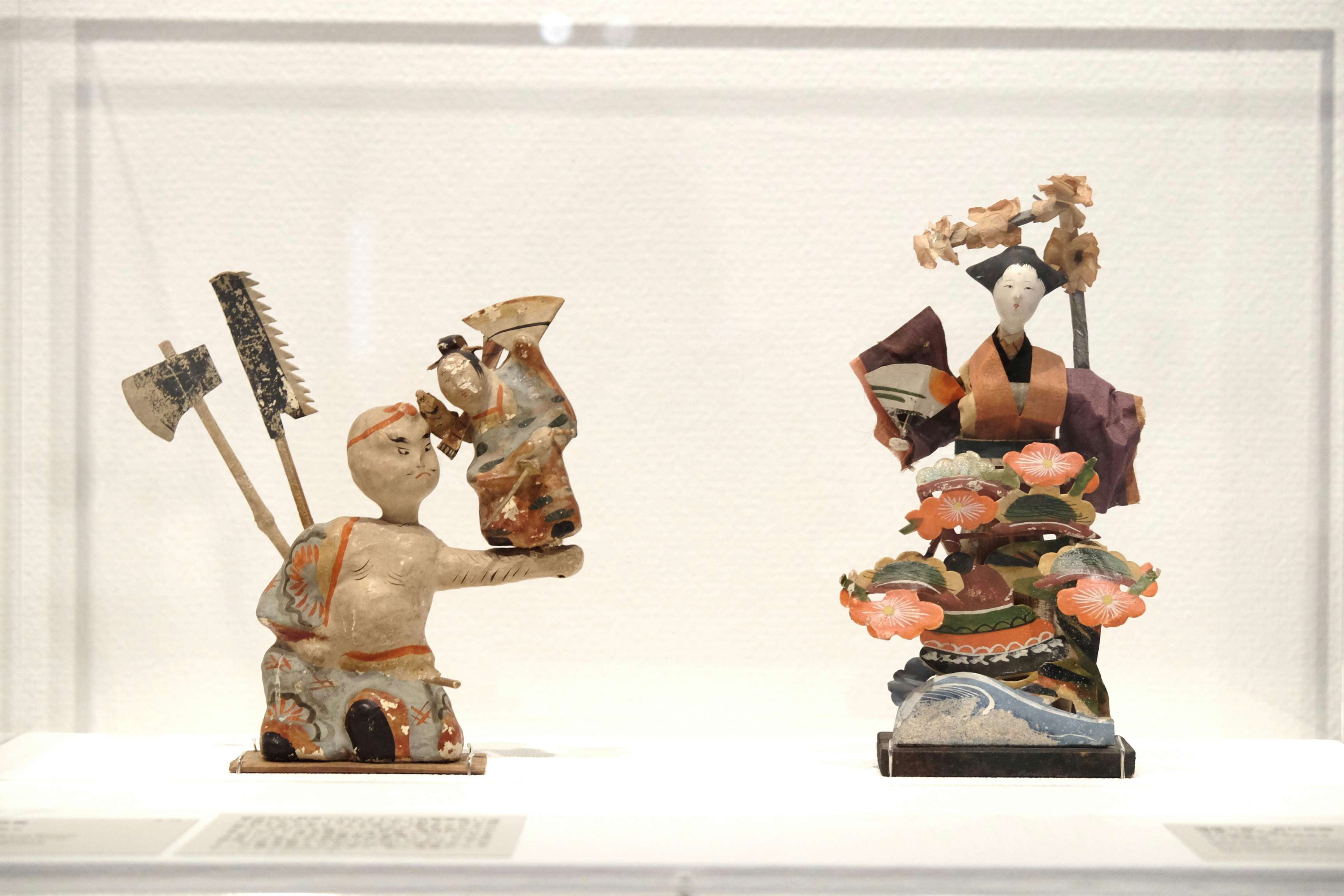 柳松図 あおき【B-3482】(細め)紗 訪問着 柳茶色×湊鼠色 蝋叩きに松の図 - 銀座きもの青木|長く大切に着続けて頂きたい上質な着物や帯 |ONLINE SHOP