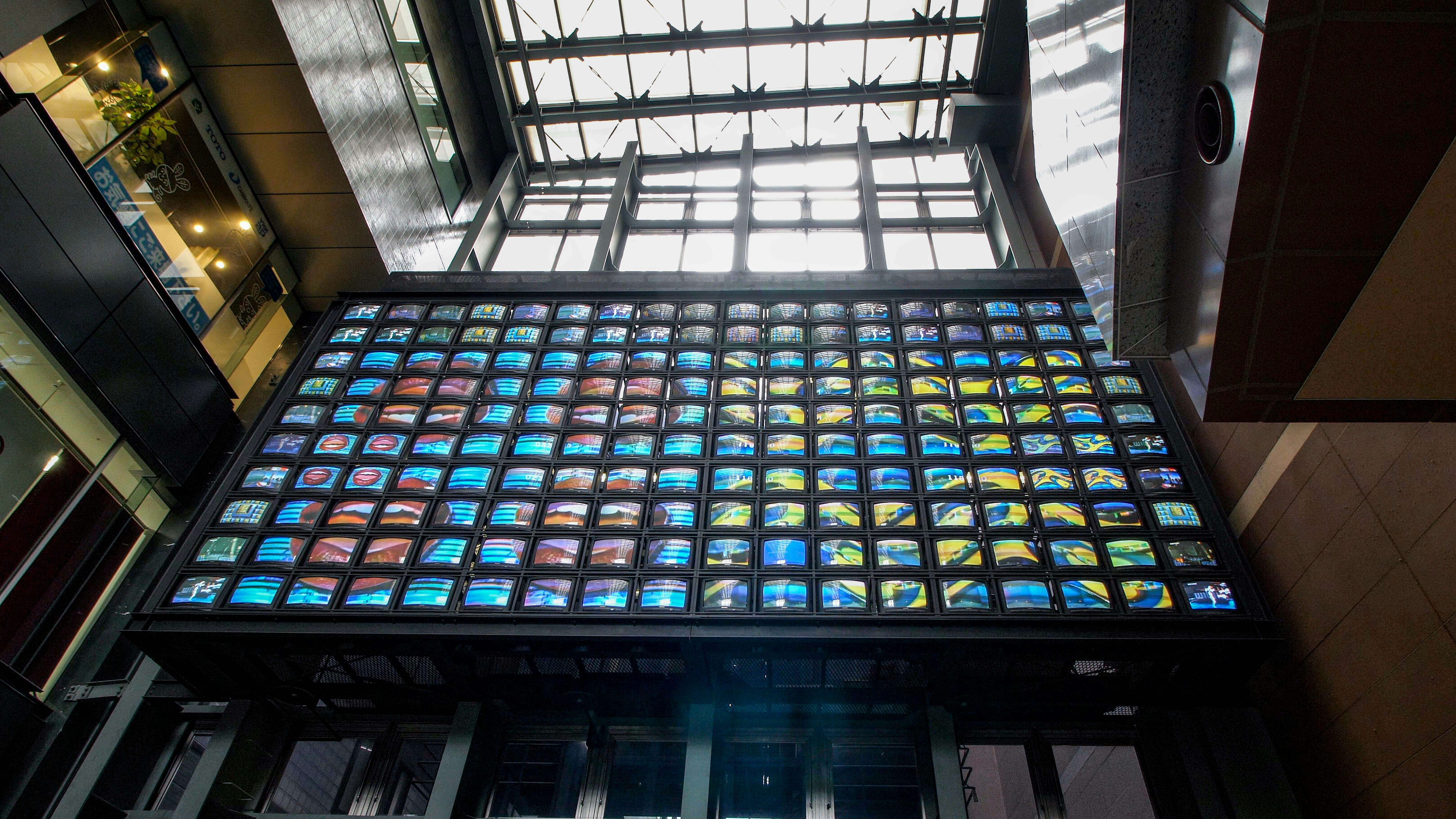 キャナルシティ博多のナムジュン・パイク作品はいかに修繕されたのか。メディア・アートの「魂」を未来へ運ぶために｜画像ギャラリー 3/3｜美術手帖