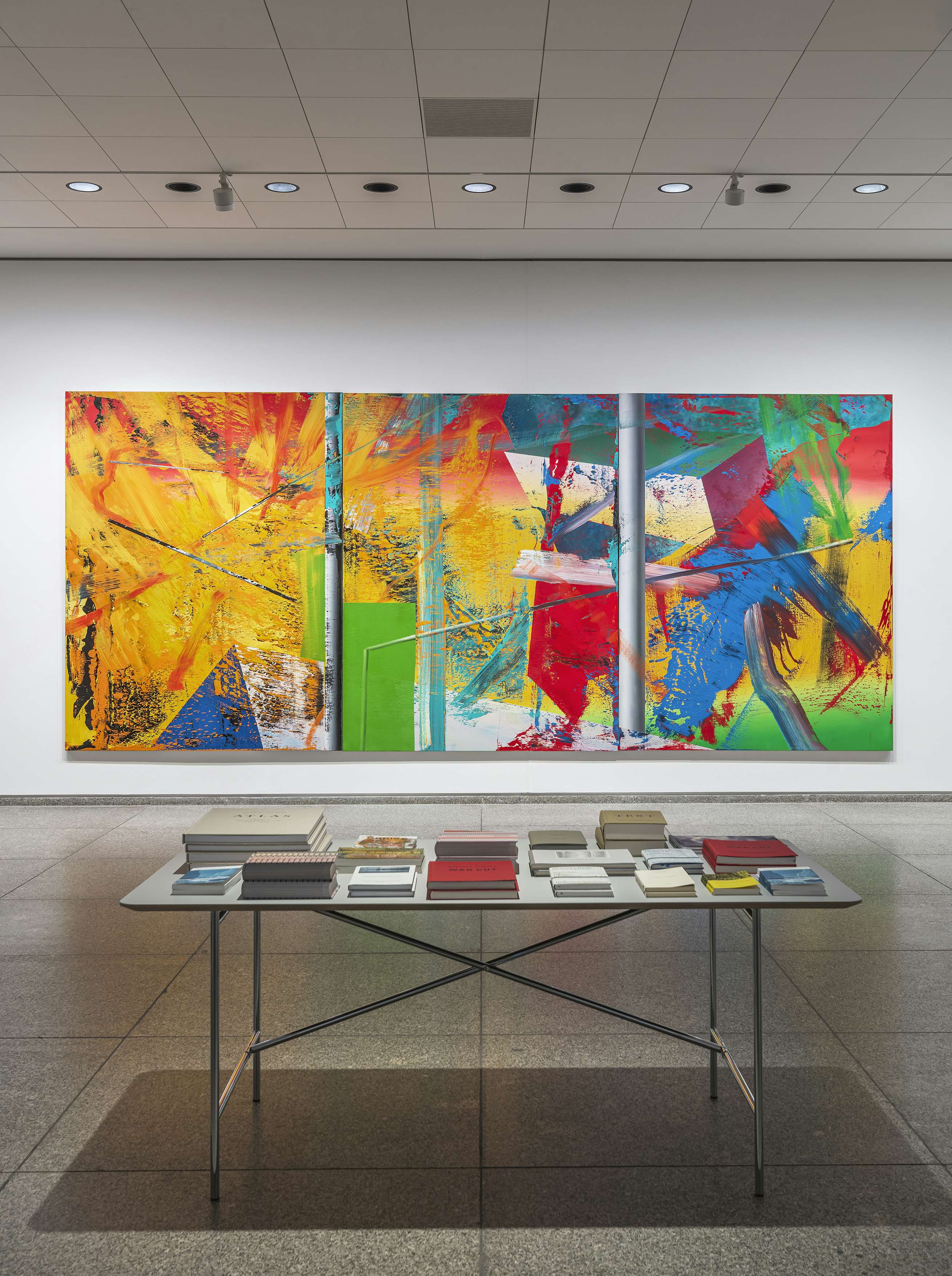 リヒター生誕90年を記念。ベルリンの新ナショナル・ギャラリーにアーティストブックが勢揃い｜画像ギャラリー 1/3｜美術手帖