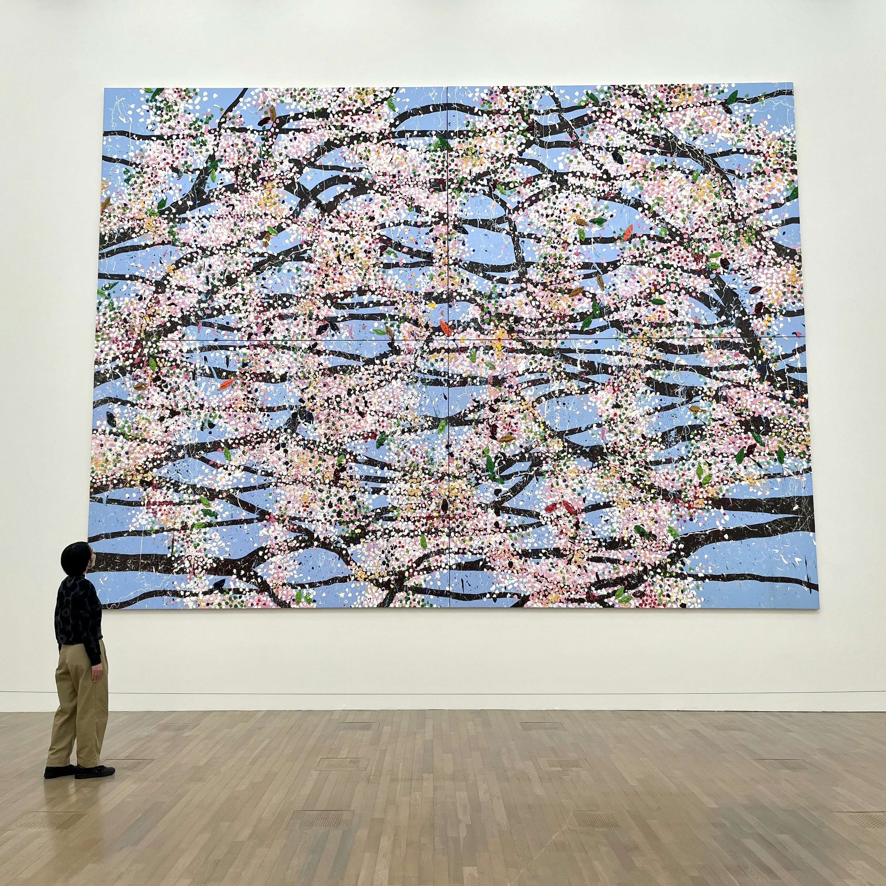 国立新美術館で 桜 の風景に入り込む ダミアン ハーストの日本初大規模個展が開幕 美術手帖 国立新美術館で 桜 の風景に入り込む ダミアン ハーストの日本初大規模個展が開幕 美術手帖