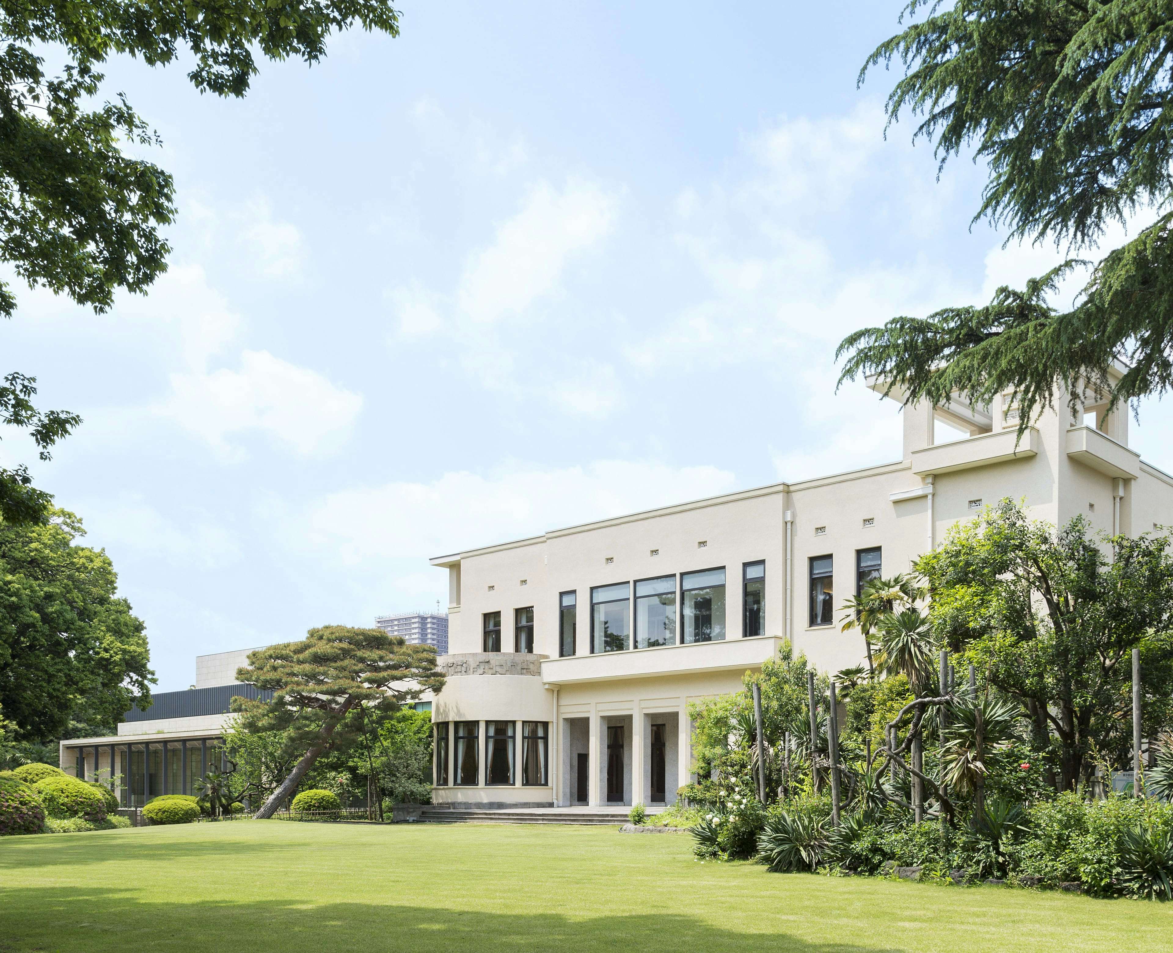 東京都庭園美術館が年に一度の建物公開展。アール・デコの貴重書